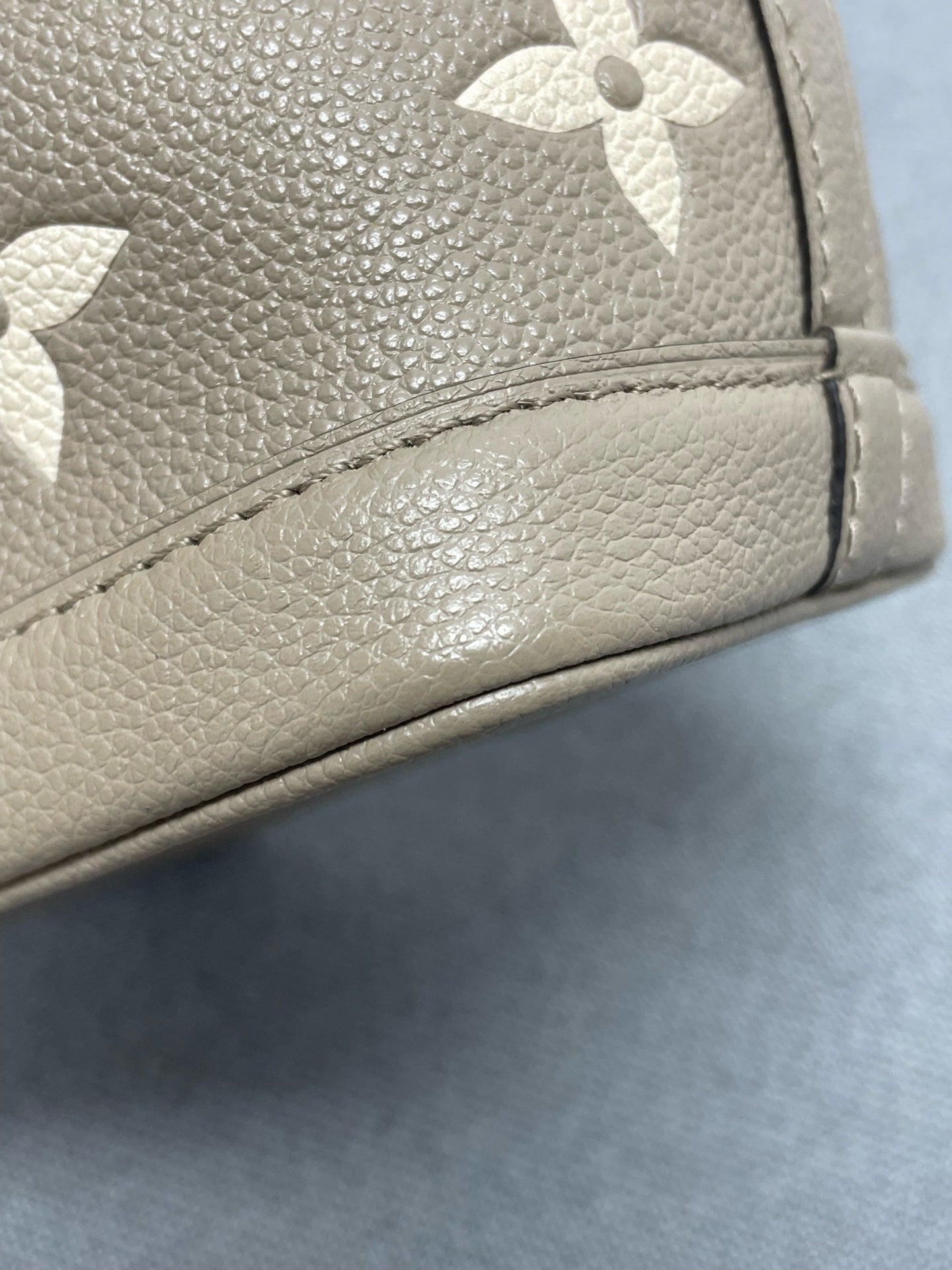 Louis Vuitton - Nano Noé - Leather - Grey - (mini)
