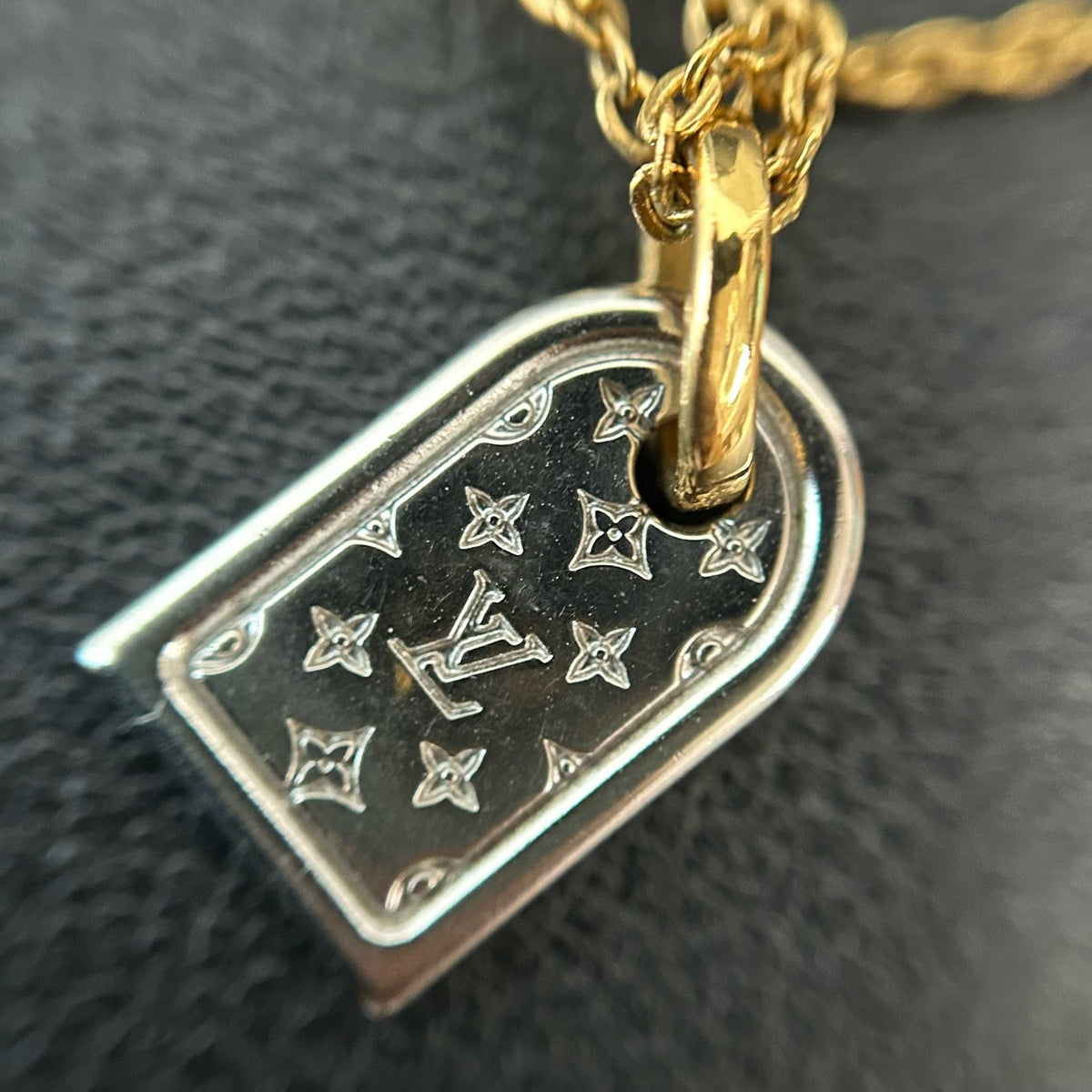 Louis Vuitton - Nanogram - Gold-tone and silver-tone finish - Multicolour