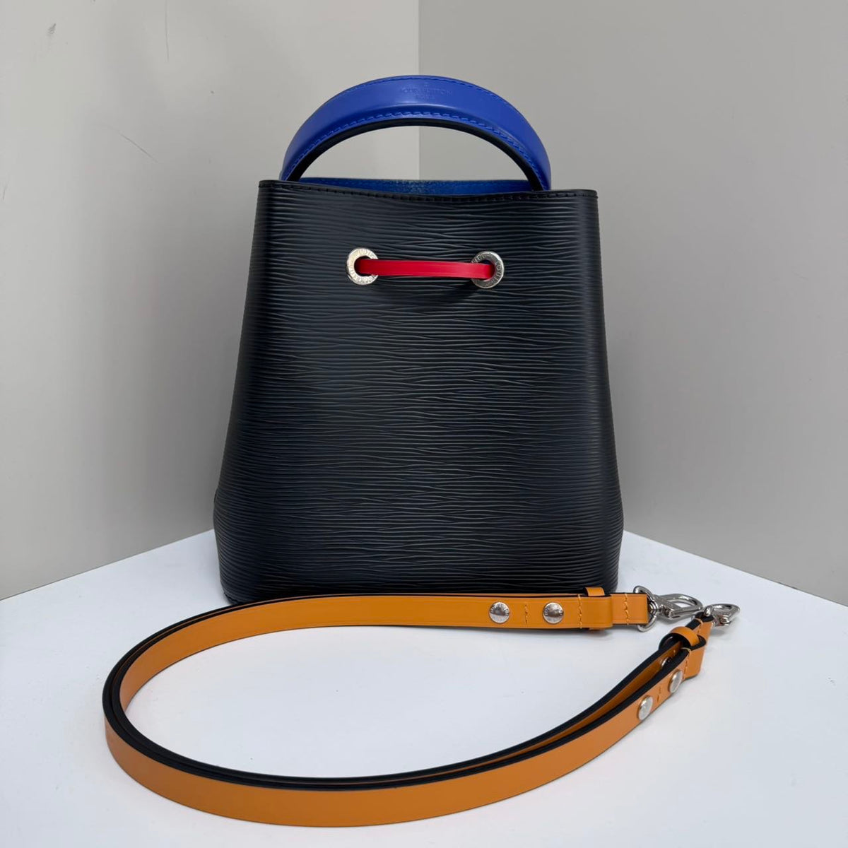 Louis Vuitton - Neo Noe BB - Leather - Black - (BB)