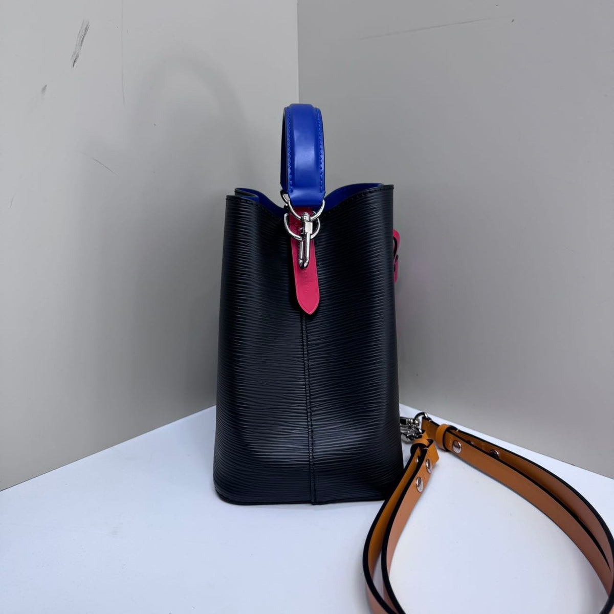 Louis Vuitton - Neo Noe BB - Leather - Black - (BB)
