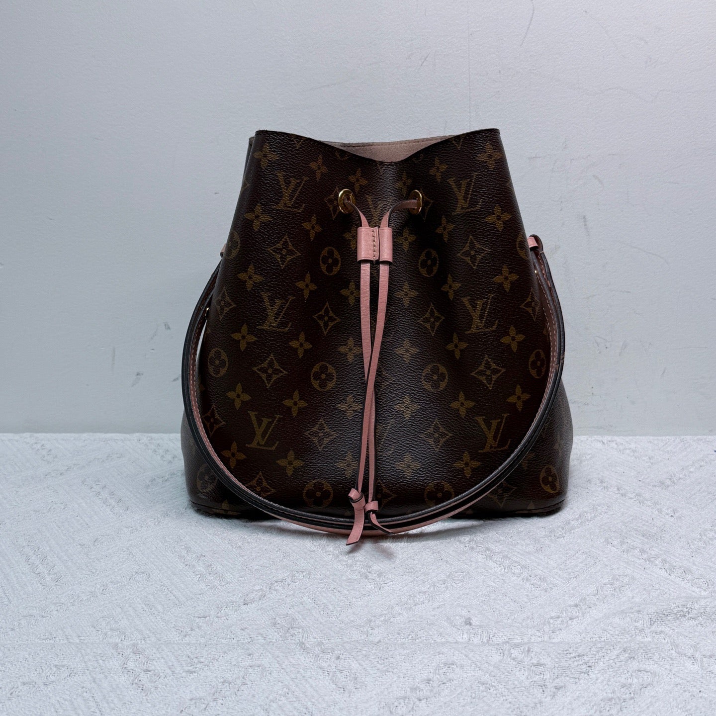 Louis Vuitton - Neo Noe - Monogram coated canvas with leather trim - Brown with Pink Accents - (medium)
