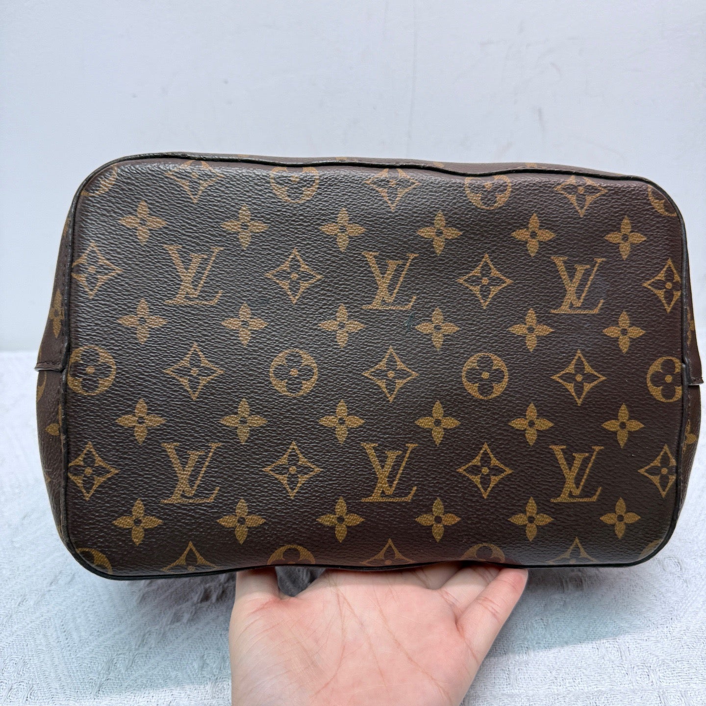 Louis Vuitton - Neo Noe - Monogram coated canvas with leather trim - Brown with Pink Accents - (medium)