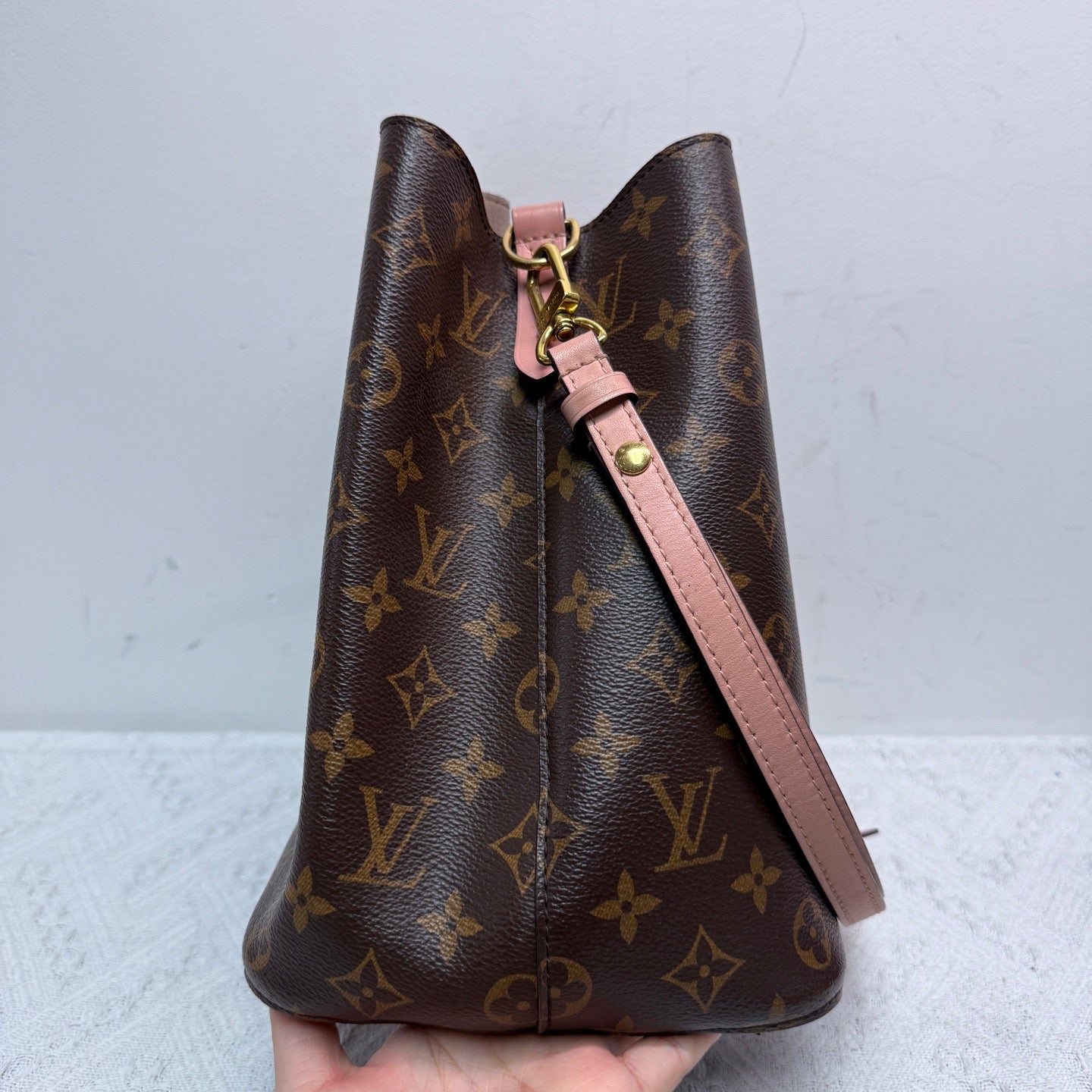 Louis Vuitton - Neo Noe - Monogram coated canvas with leather trim - Brown with Pink Accents - (medium)