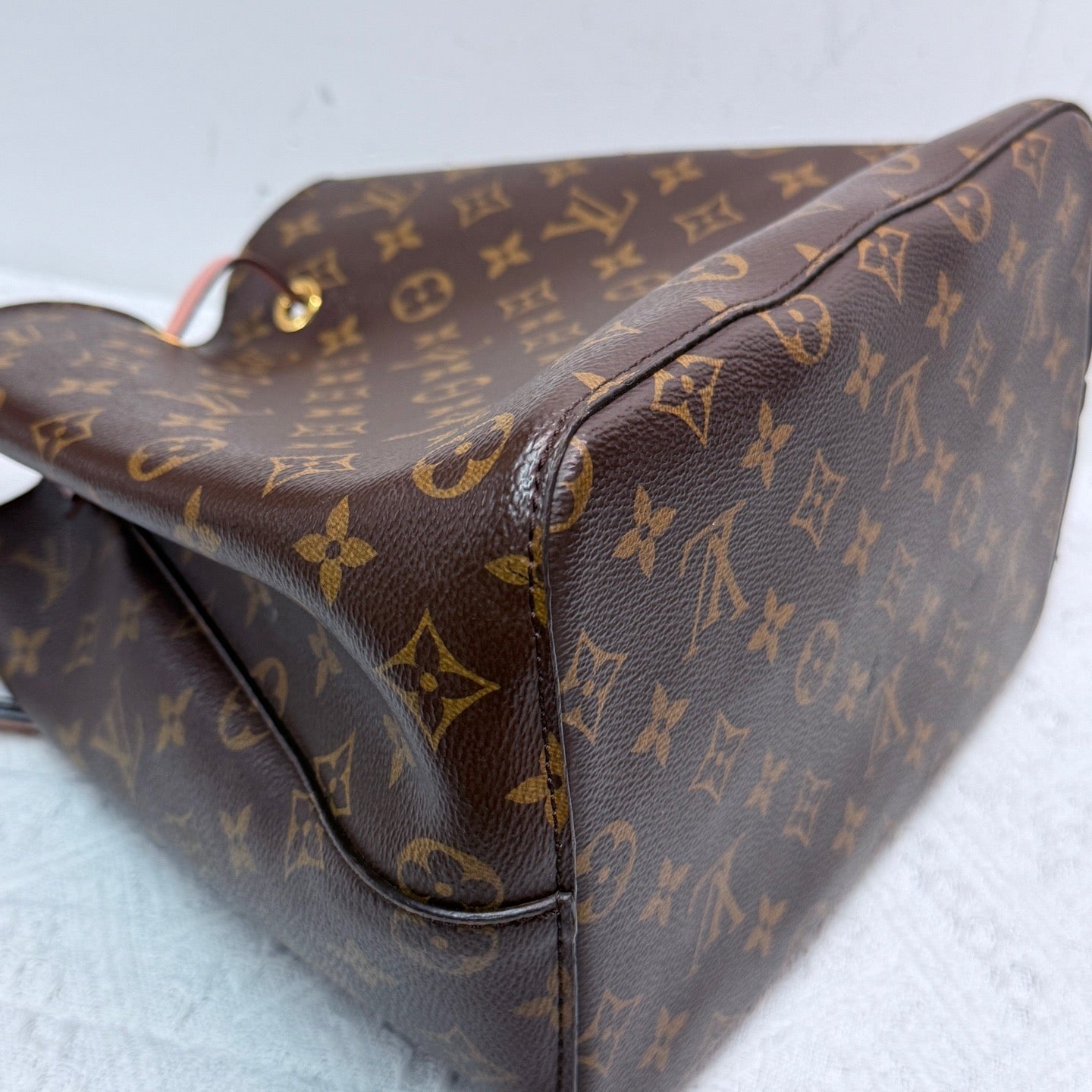 Louis Vuitton - Neo Noe - Monogram coated canvas with leather trim - Brown with Pink Accents - (medium)