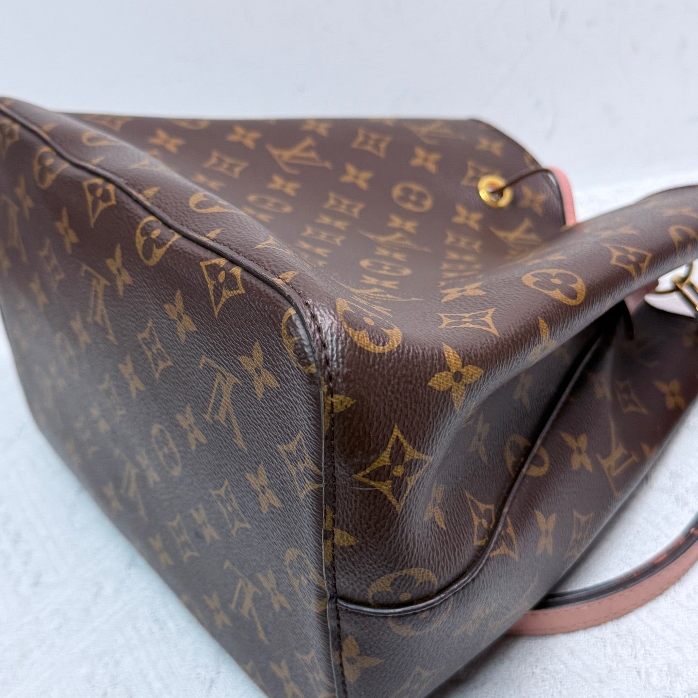 Louis Vuitton - Neo Noe - Monogram coated canvas with leather trim - Brown with Pink Accents - (medium)