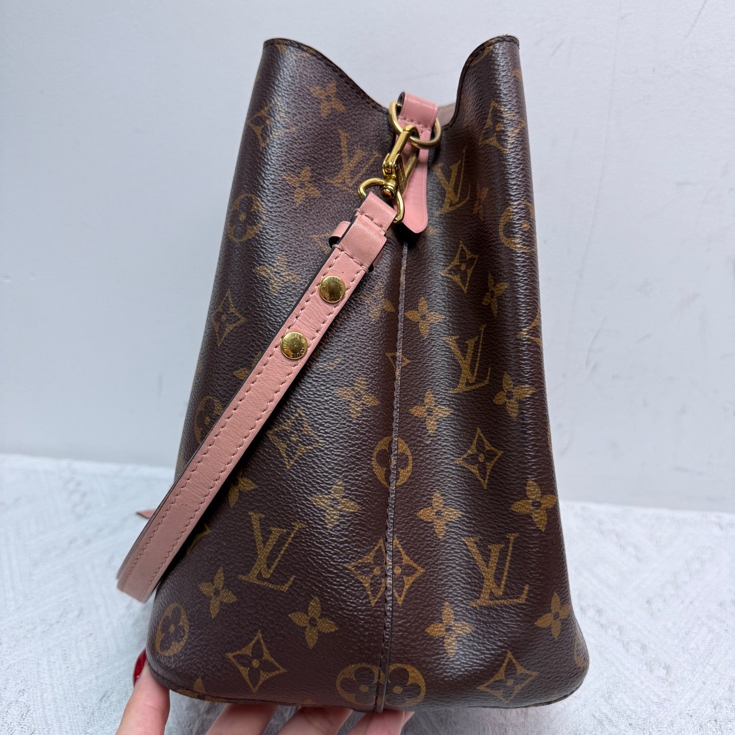 Louis Vuitton - Neo Noe - Monogram coated canvas with leather trim - Brown with Pink Accents - (medium)