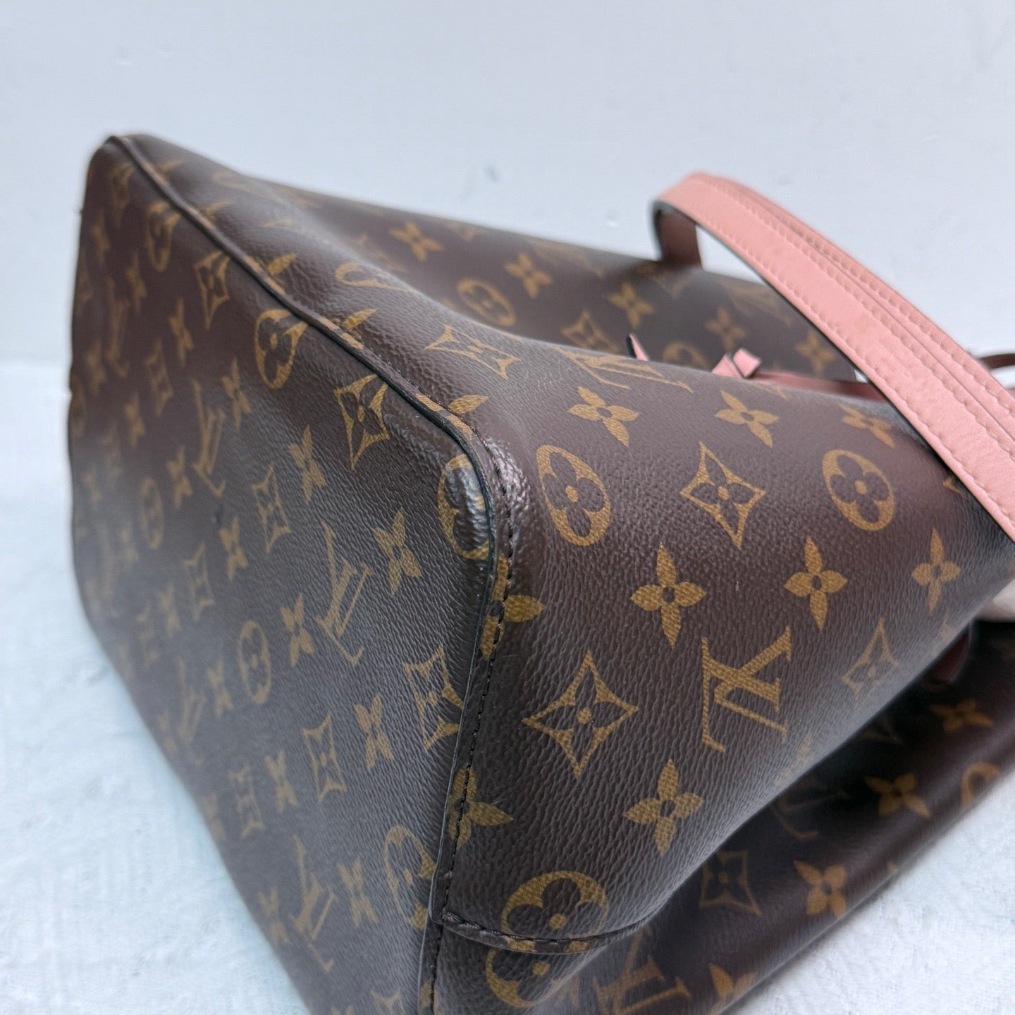 Louis Vuitton - Neo Noe - Monogram coated canvas with leather trim - Brown with Pink Accents - (medium)