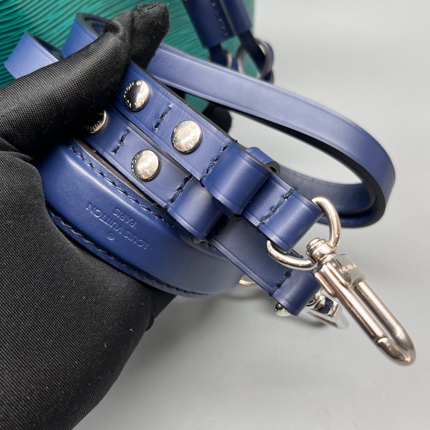 Louis Vuitton - Neonoe BB Bucket Bag - Epi leather - Green with Navy Blue Accents - (mini)