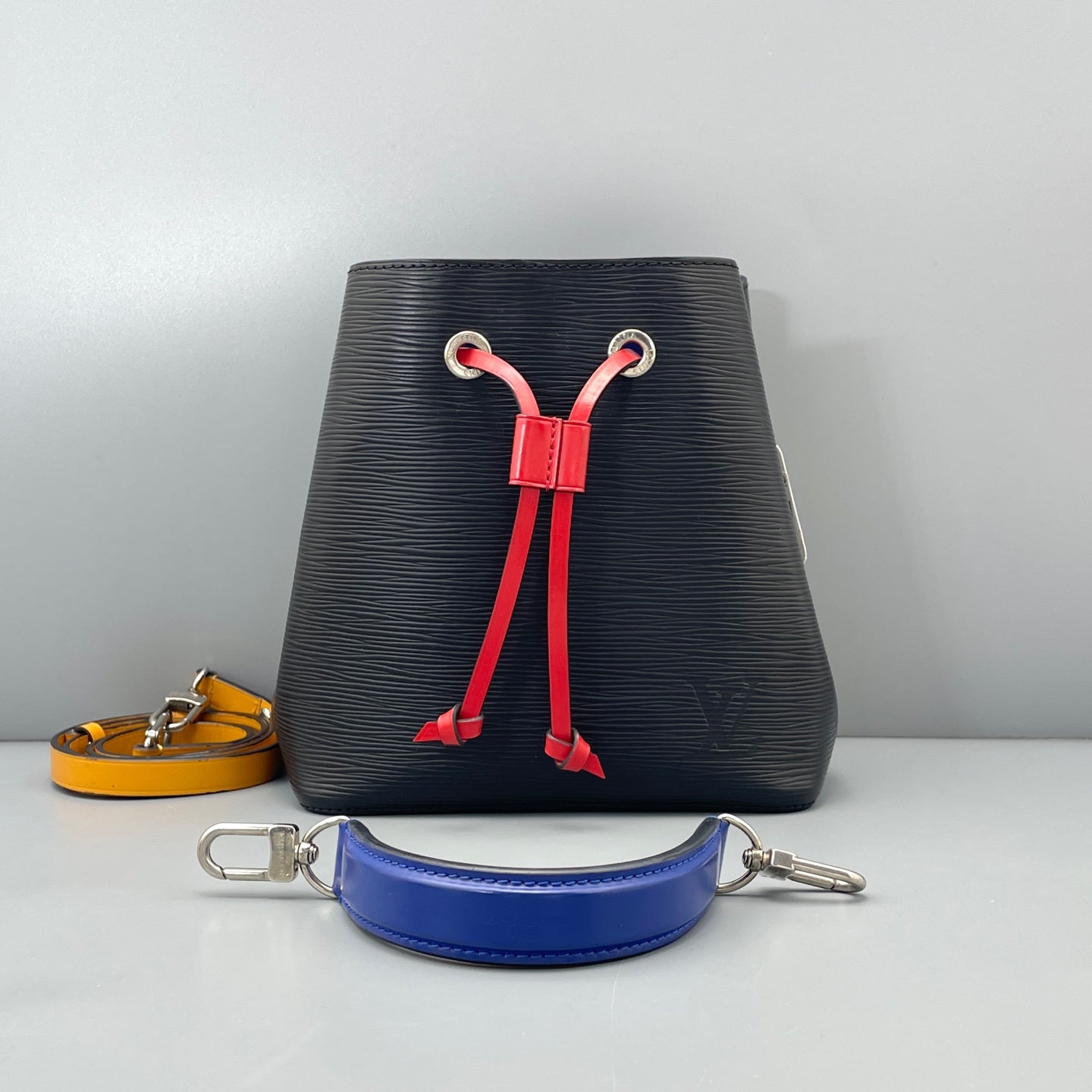 Louis Vuitton - NéoNoé BB - Leather - Black - (mini)