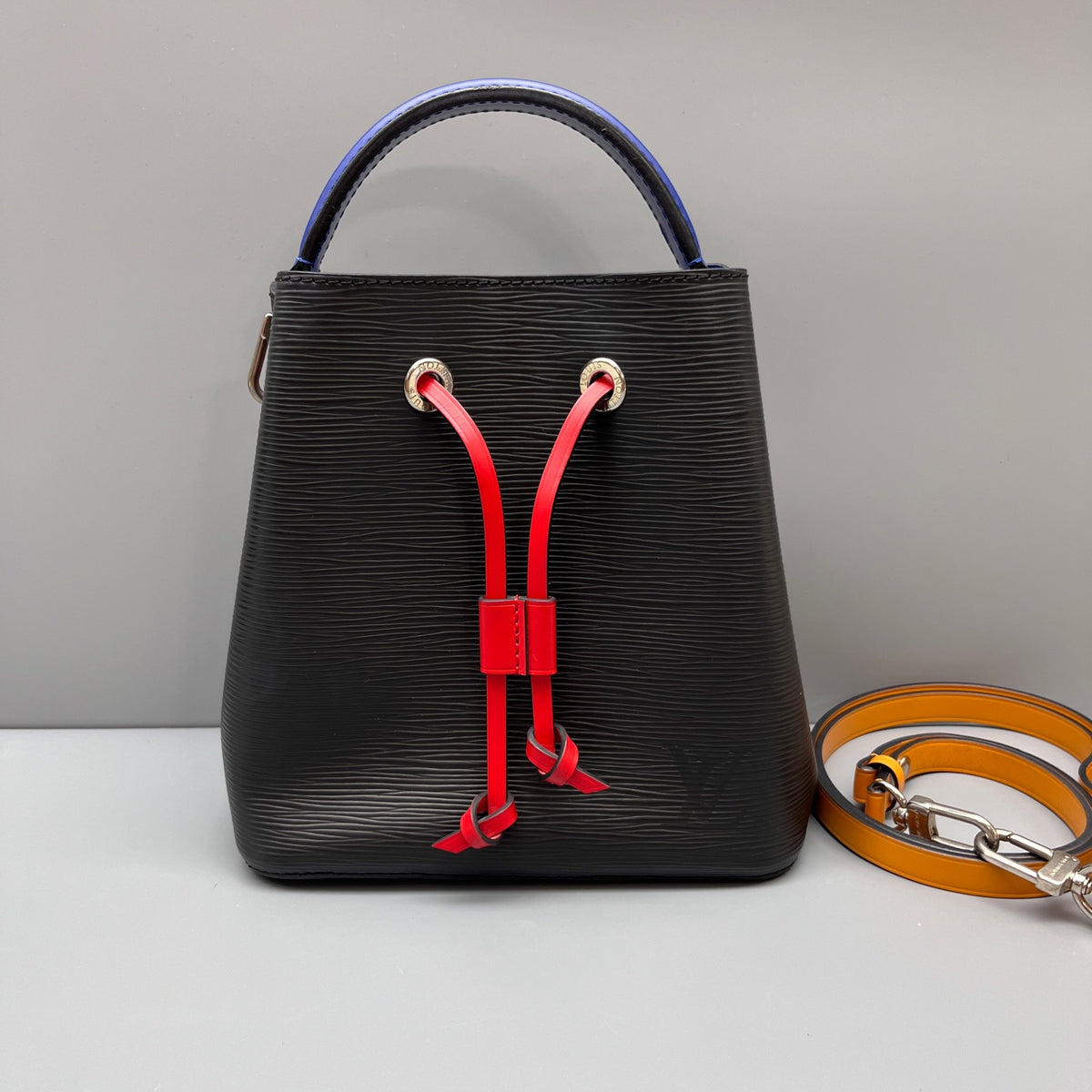 Louis Vuitton - NeoNoe BB - Leather - Black - (mini)
