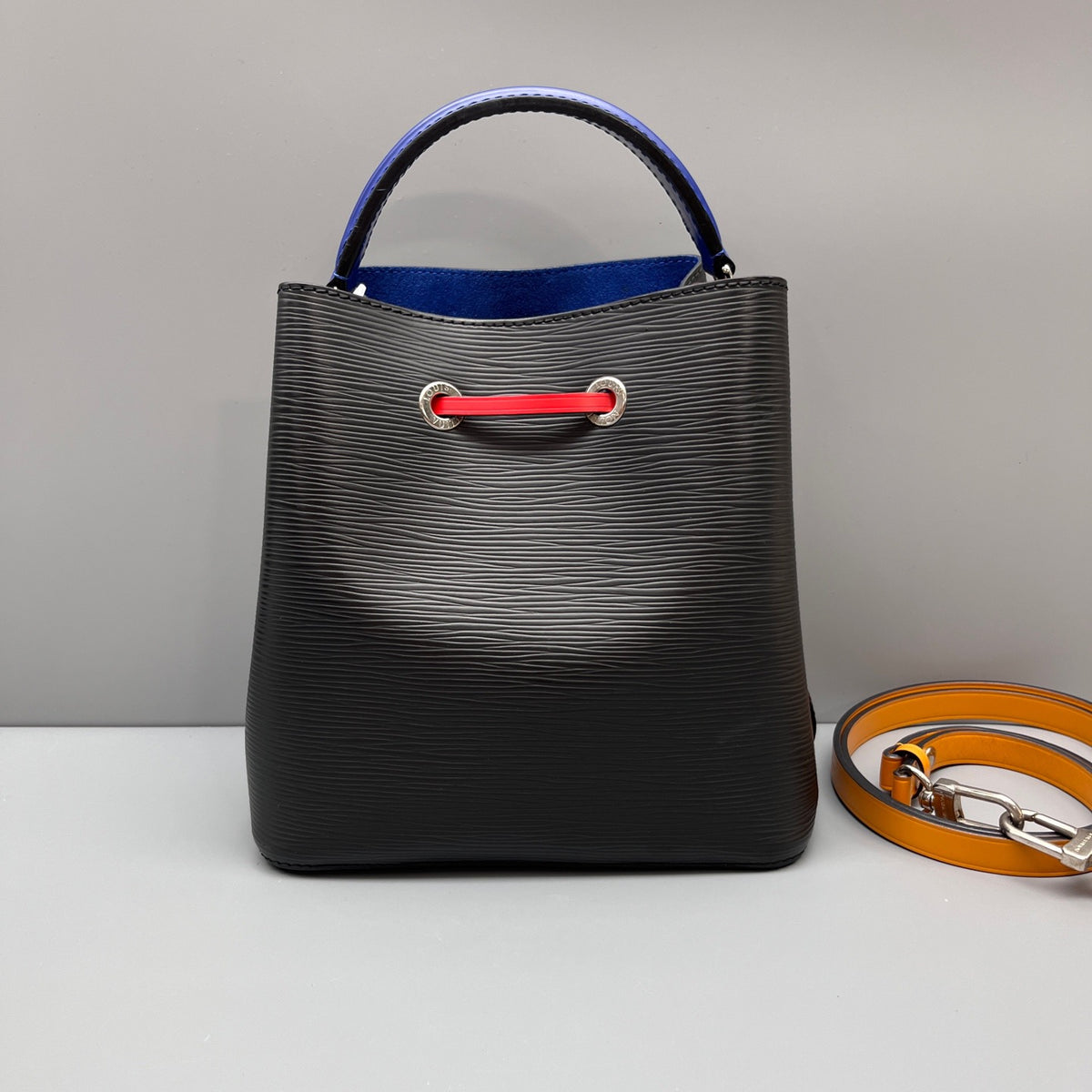 Louis Vuitton - NeoNoe BB - Leather - Black - (mini)