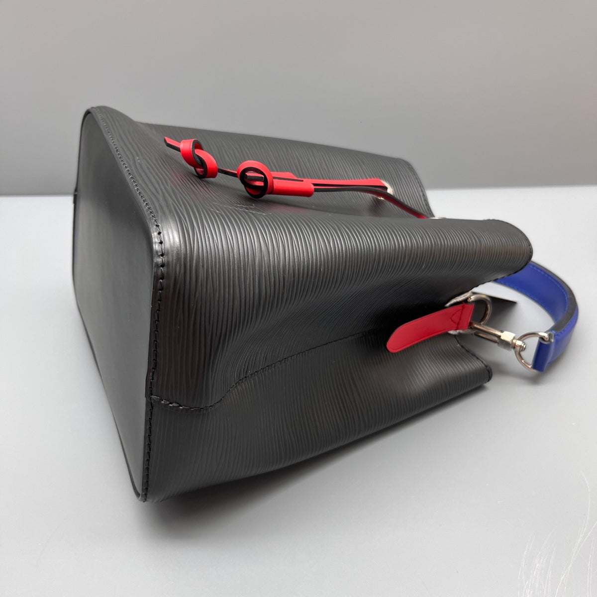 Louis Vuitton - NeoNoe BB - Leather - Black - (mini)