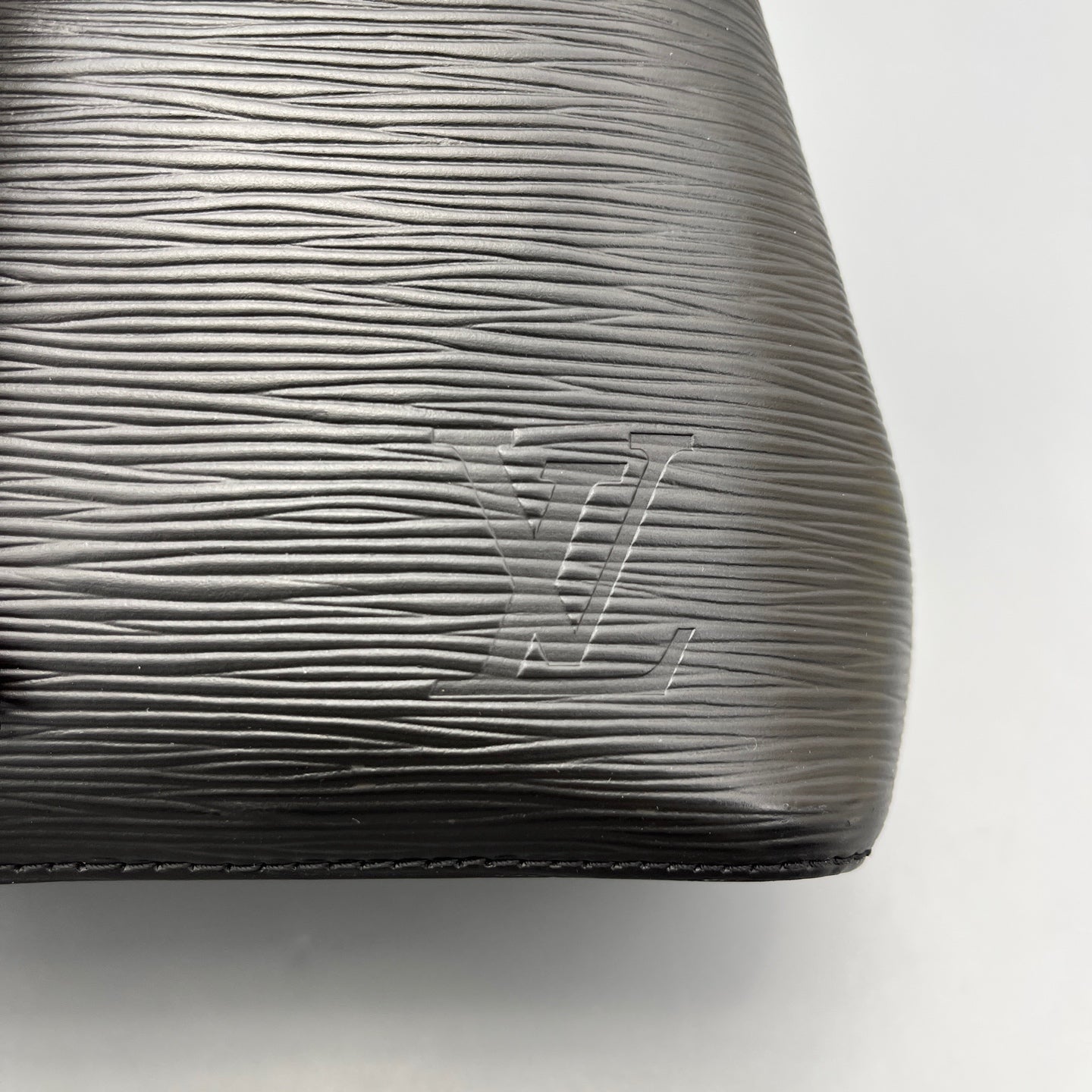 Louis Vuitton - NéoNoé BB - Leather - Black - (mini)