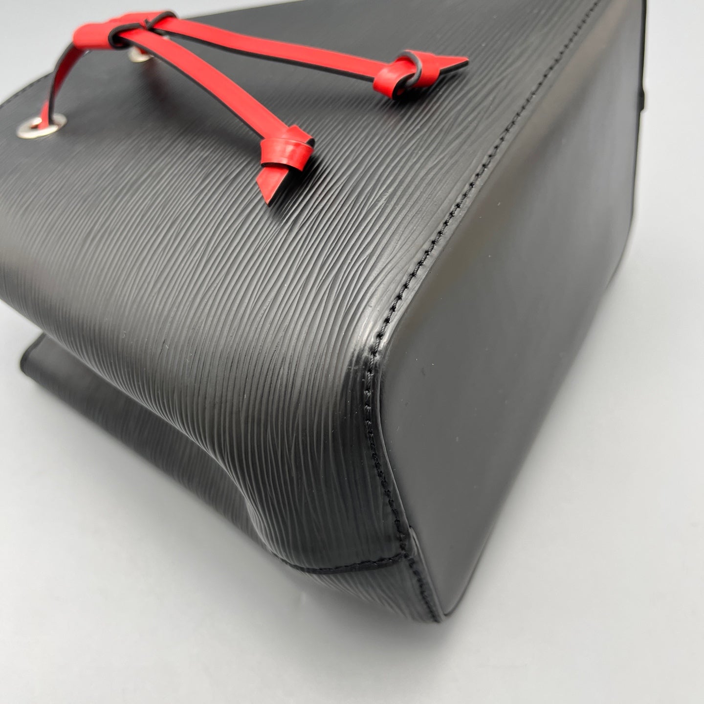 Louis Vuitton - NéoNoé BB - Leather - Black - (mini)