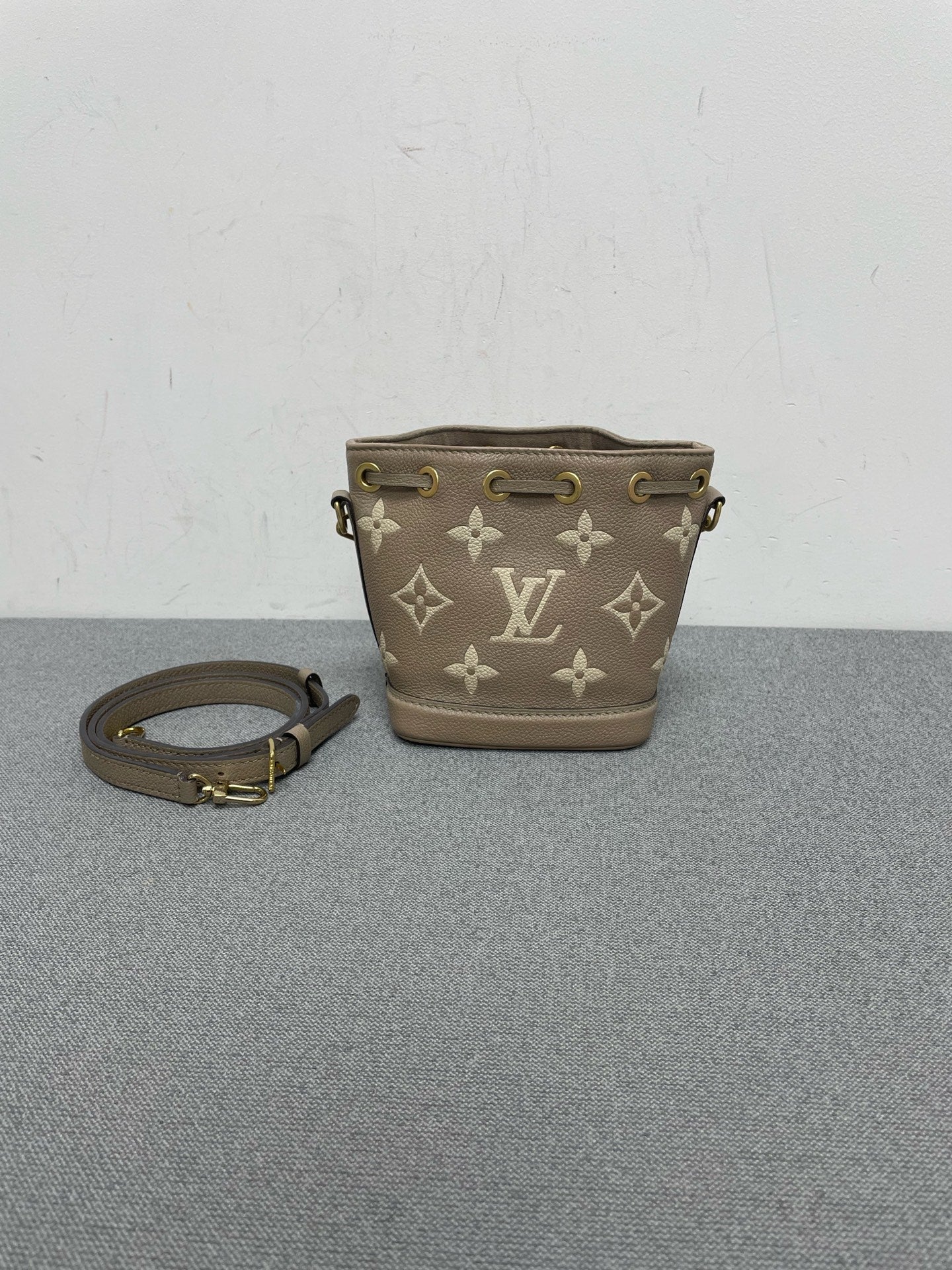 Louis Vuitton - NéoNoé BB - Leather - Grey - (mini)
