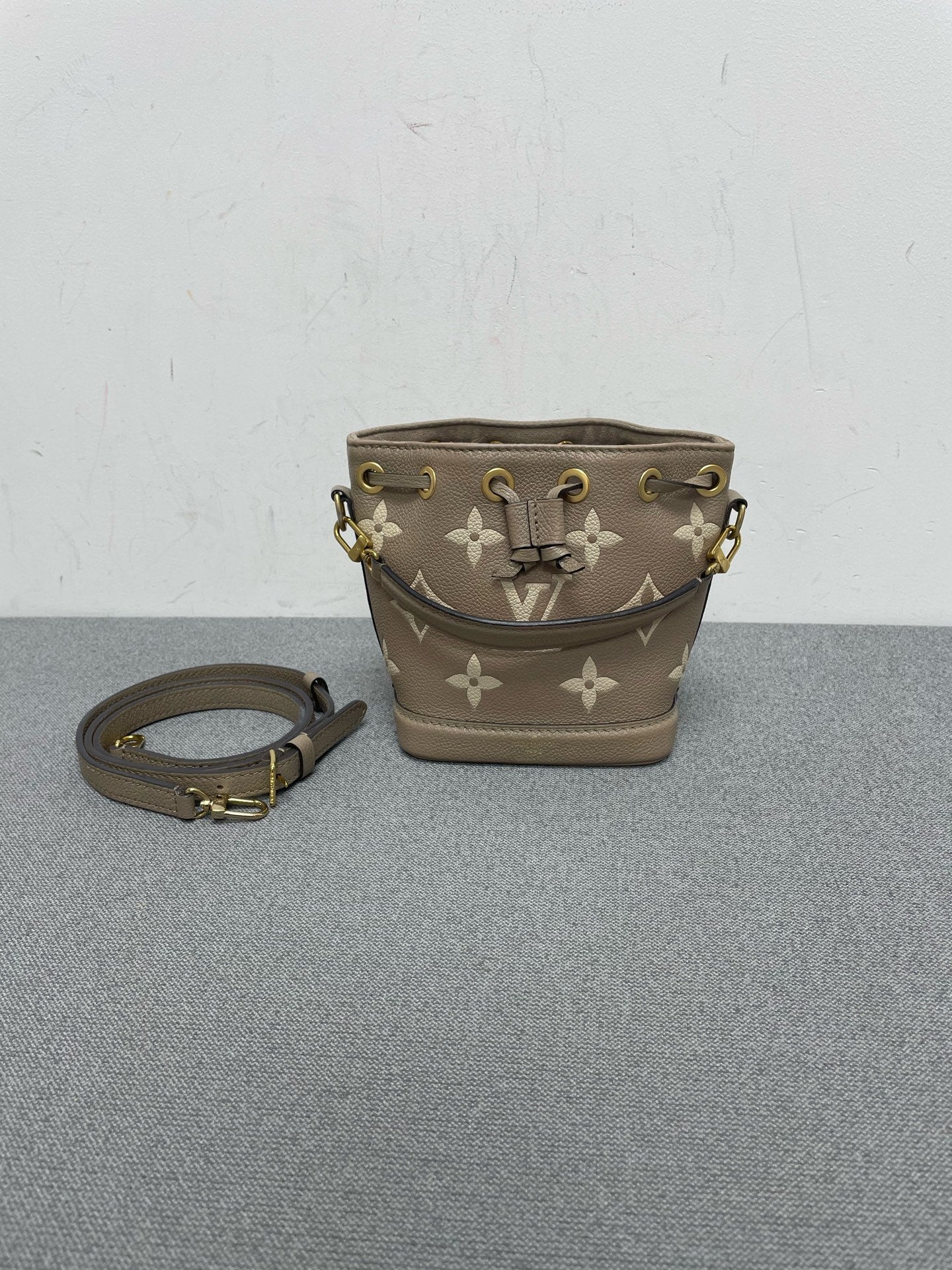 Louis Vuitton - NéoNoé BB - Leather - Grey - (mini)