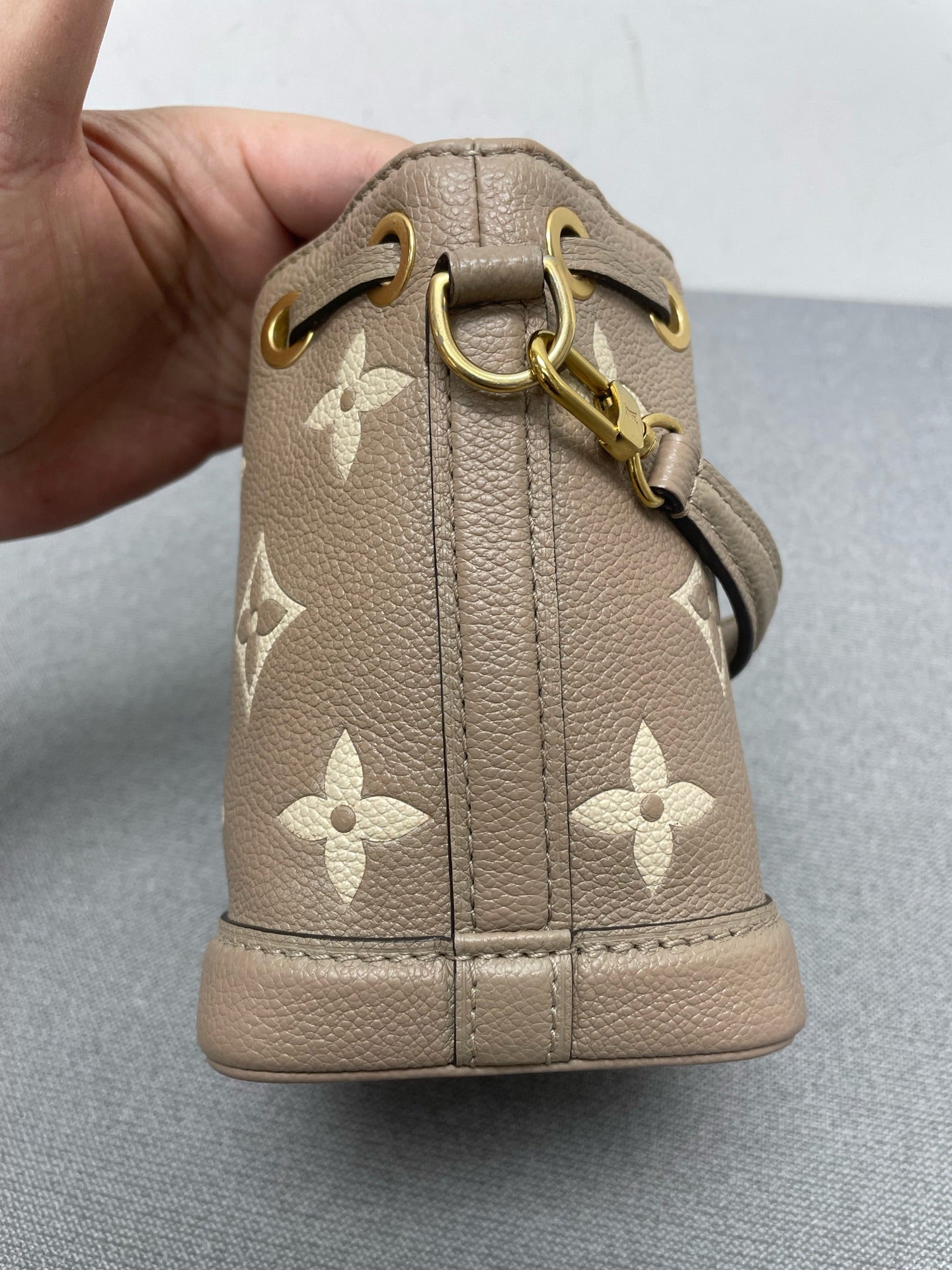 Louis Vuitton - NéoNoé BB - Leather - Grey - (mini)
