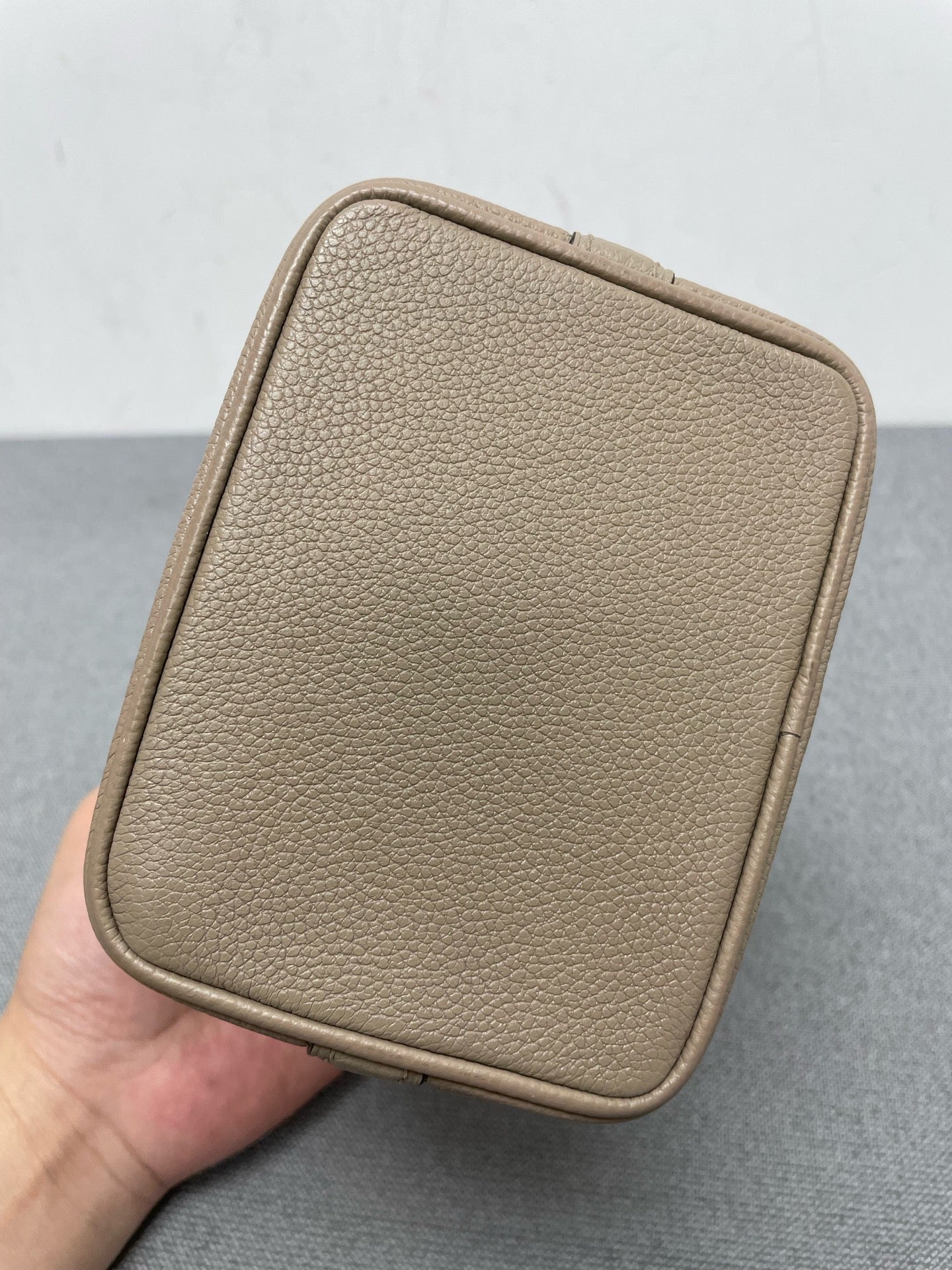 Louis Vuitton - NéoNoé BB - Leather - Grey - (mini)