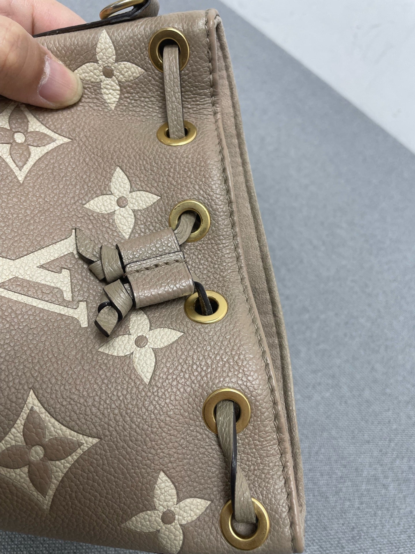 Louis Vuitton - NéoNoé BB - Leather - Grey - (mini)