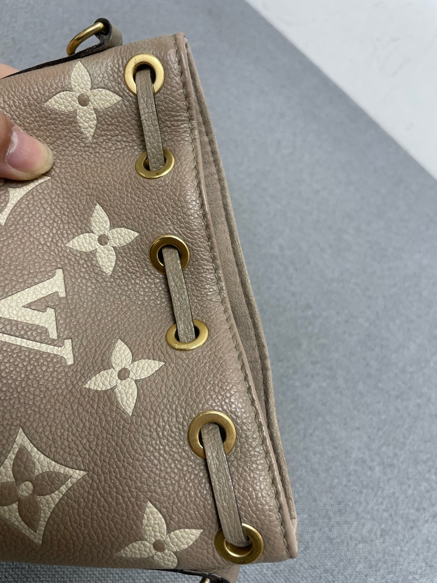 Louis Vuitton - NéoNoé BB - Leather - Grey - (mini)