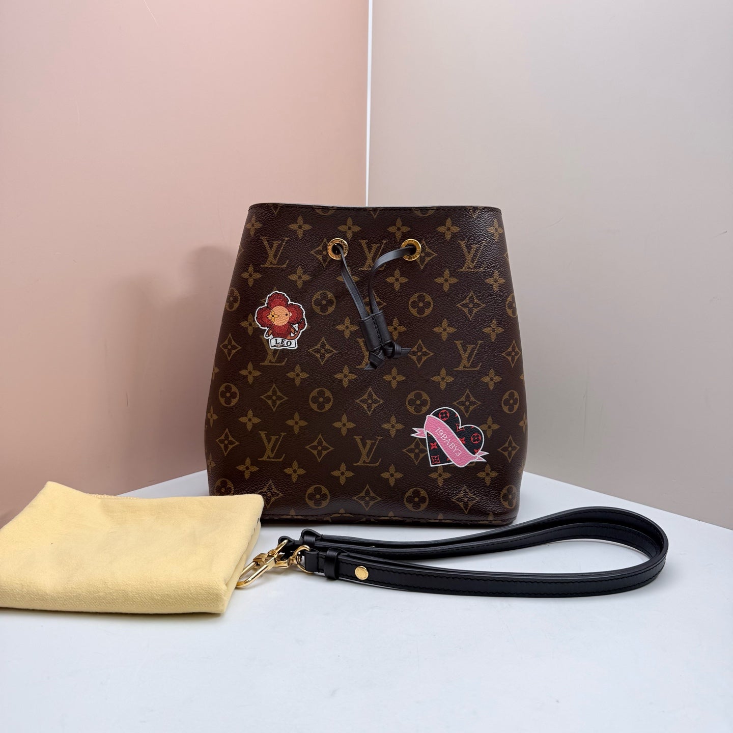 Louis Vuitton - Neonoe - Cloth - Black - (medium)