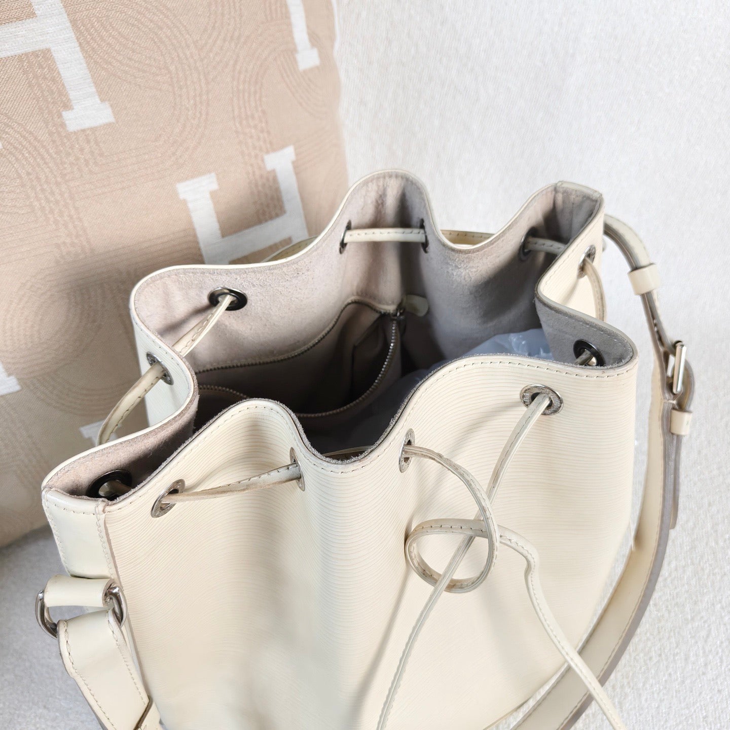 Louis Vuitton - NeoNoe - Epi Leather - Beige - (medium)