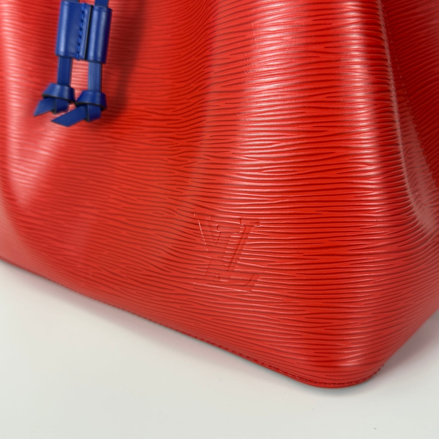 Louis Vuitton - Neonoe - Epi leather - Red with Blue accents - (Medium)