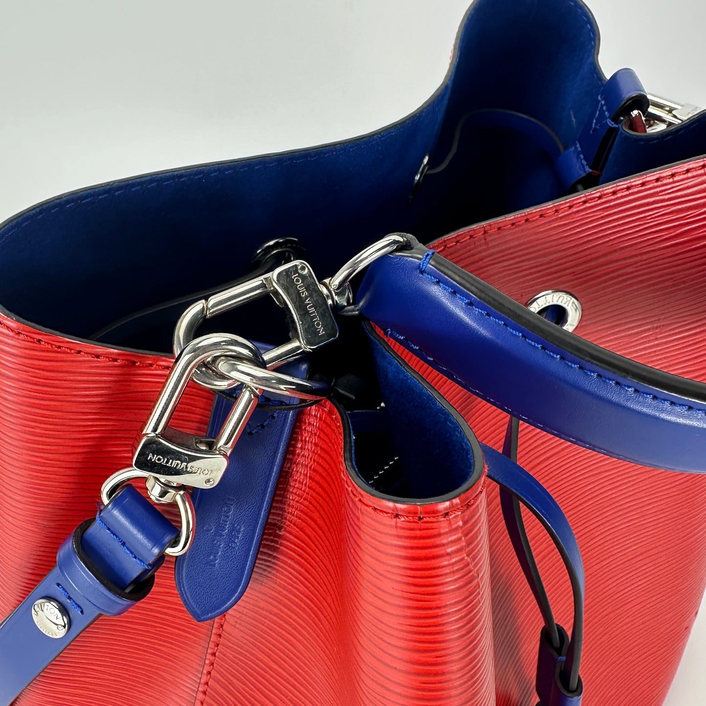 Louis Vuitton - Neonoe - Epi leather - Red with Blue accents - (Medium)