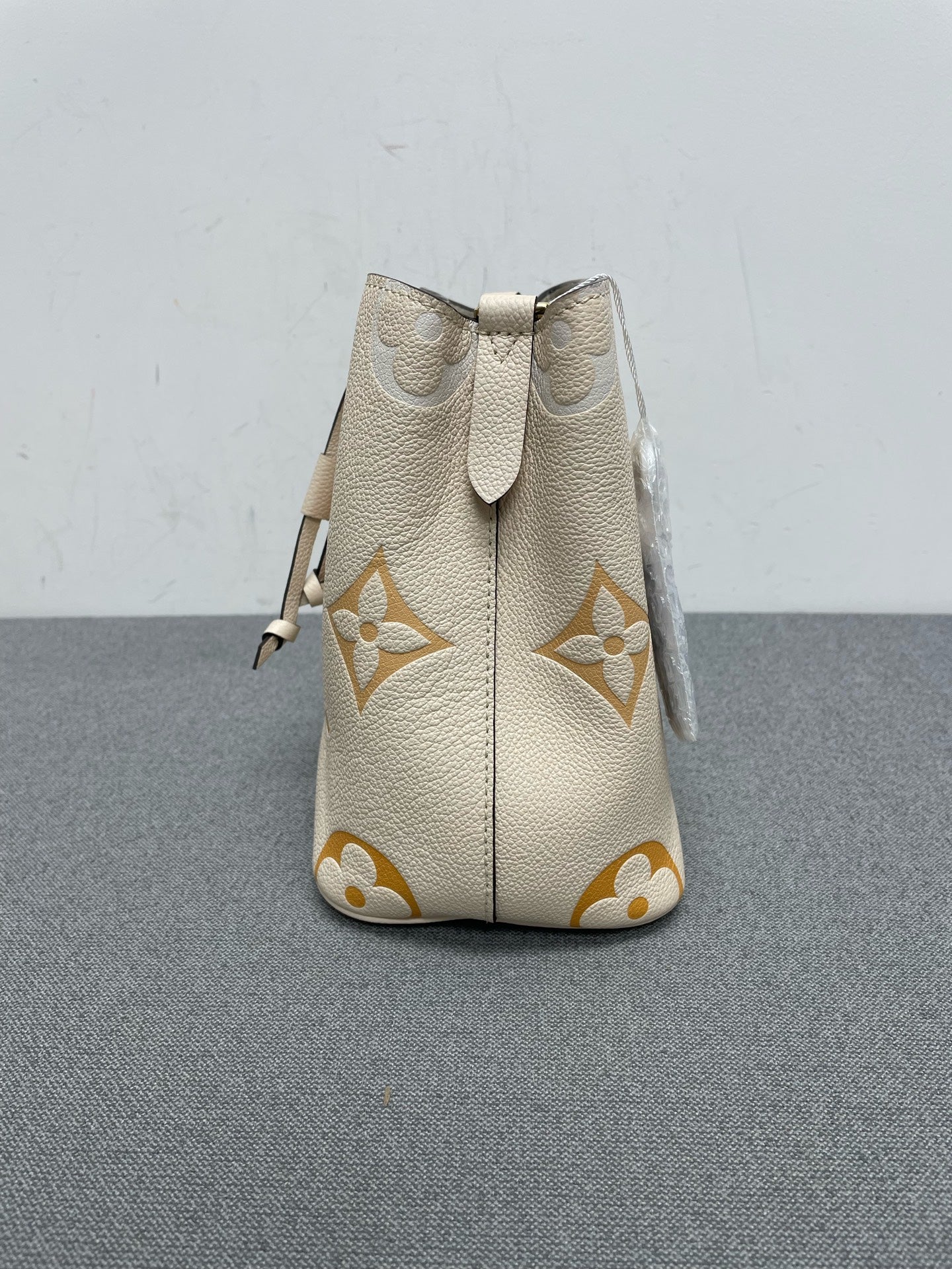 Louis Vuitton - NéoNoé - Leather - Beige - (mini)