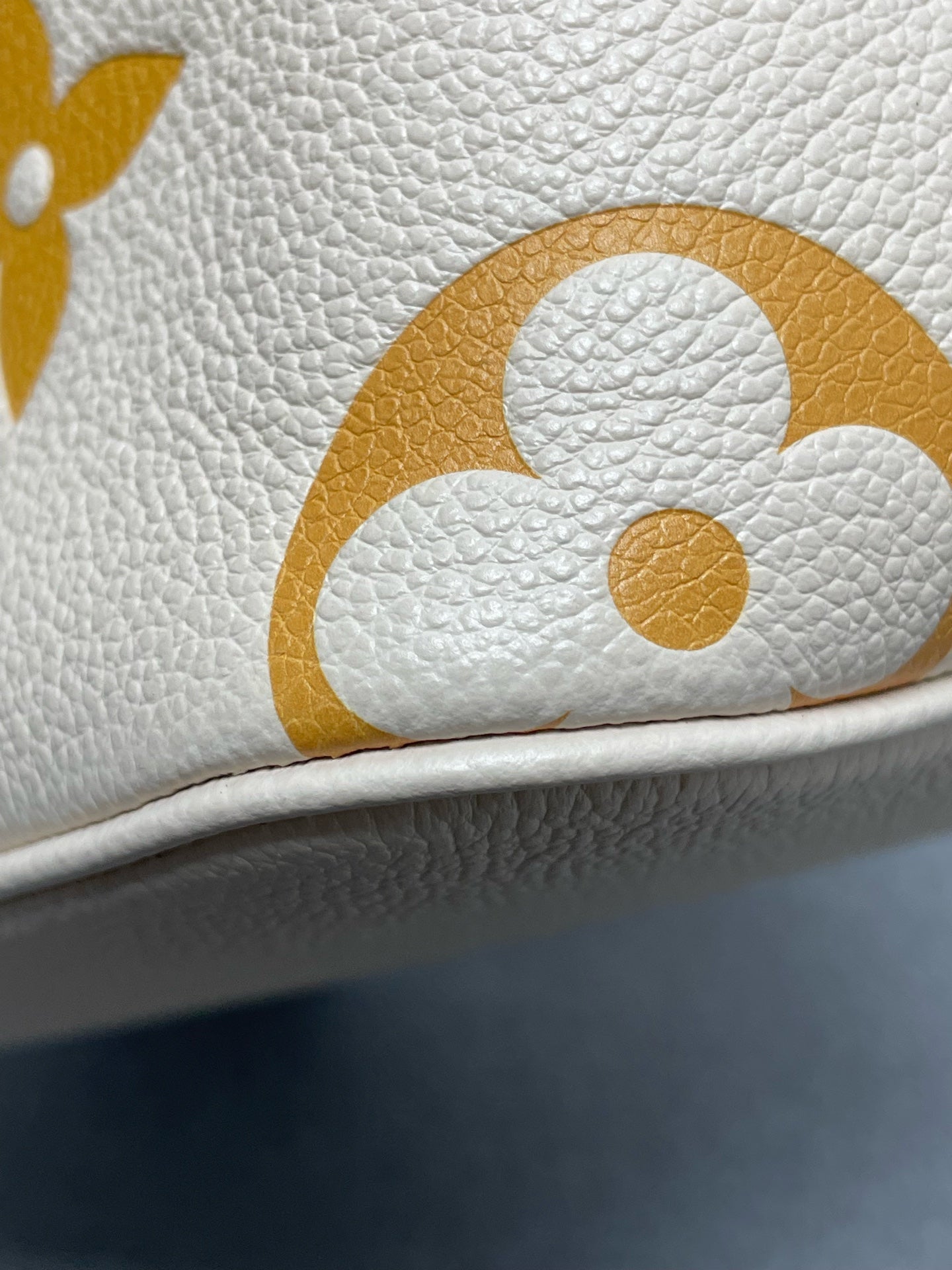 Louis Vuitton - NéoNoé - Leather - Beige - (mini)
