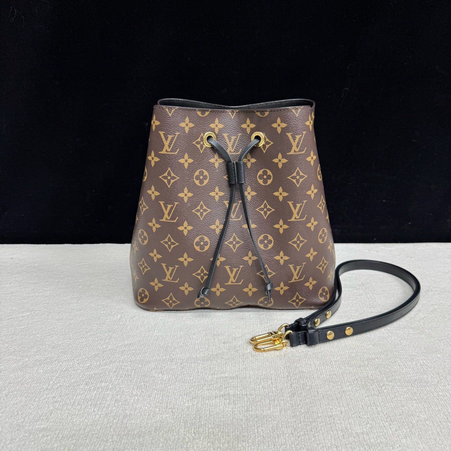 Louis Vuitton - Néonoé - Leather - Black - (medium)