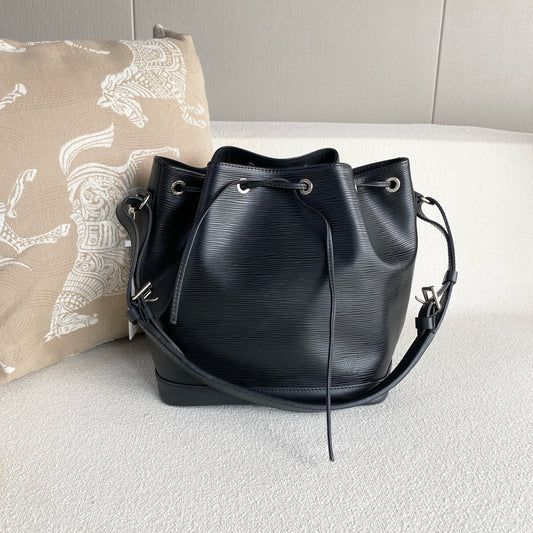 Louis Vuitton - Neonoe - Leather - Black - (medium)