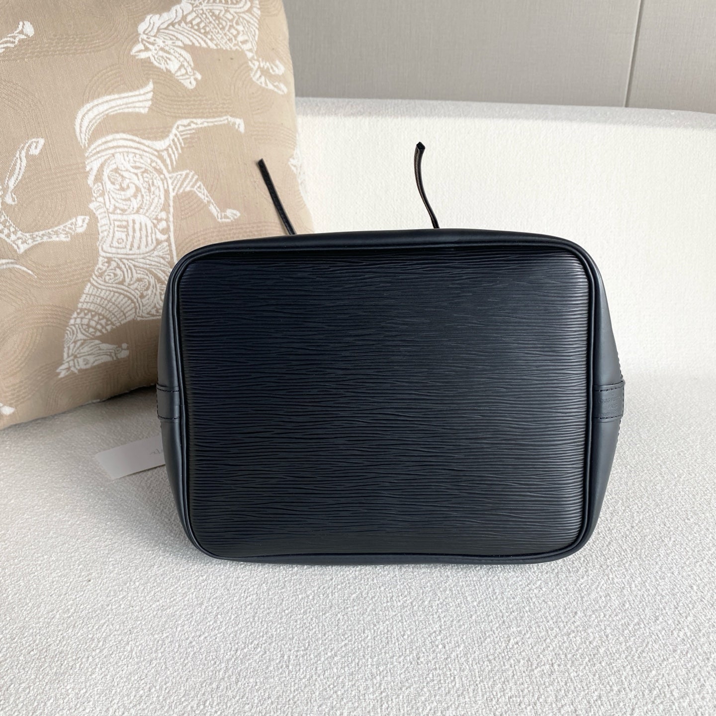 Louis Vuitton - Neonoe - Leather - Black - (medium)