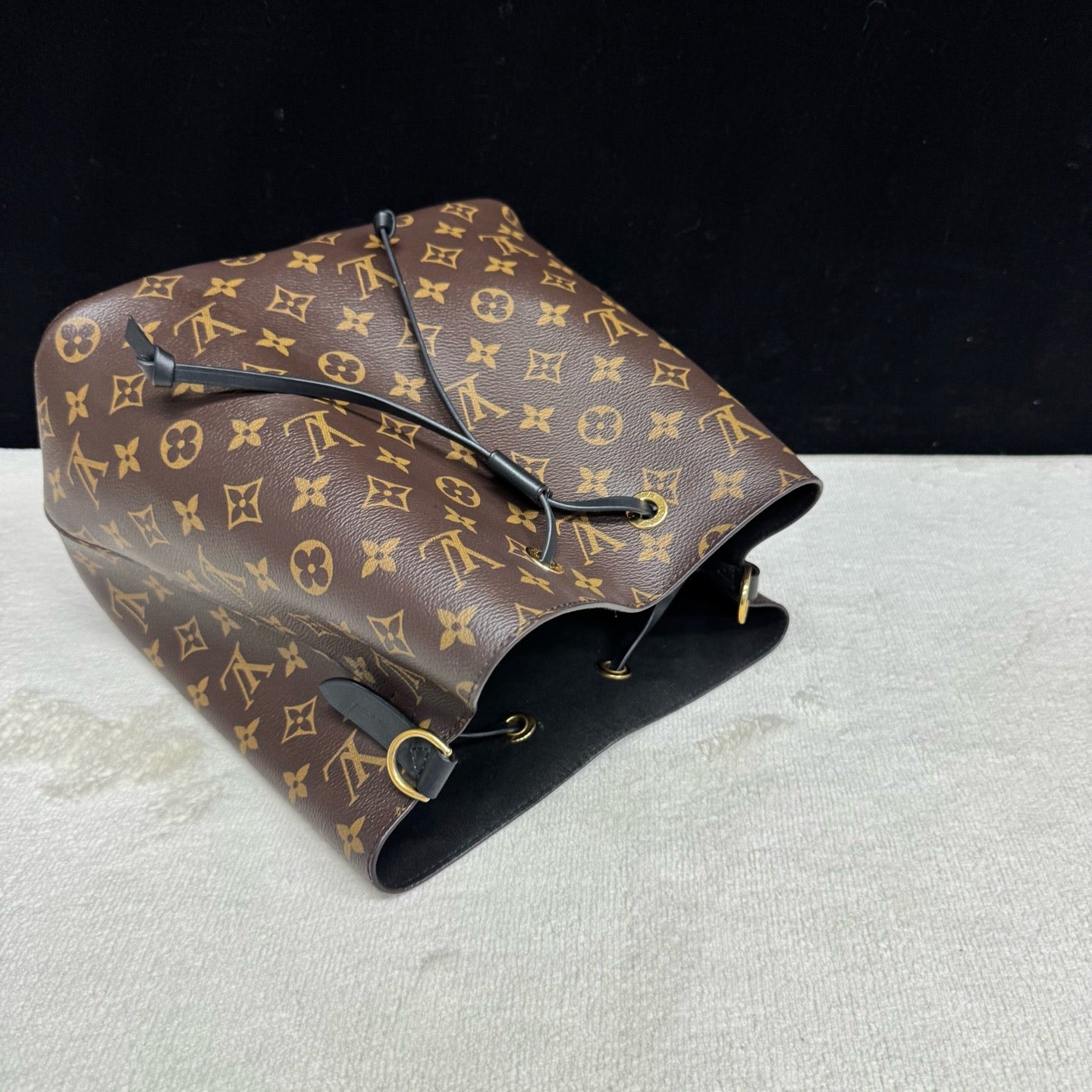 Louis Vuitton - Néonoé - Leather - Black - (medium)