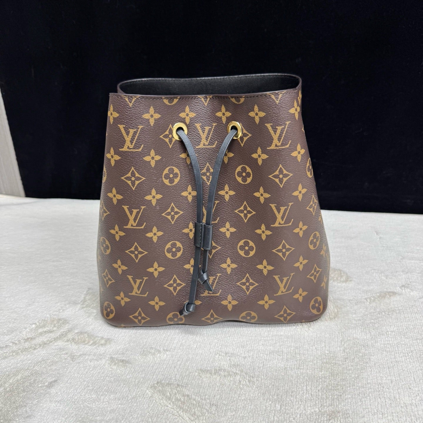 Louis Vuitton - Néonoé - Leather - Black - (medium)