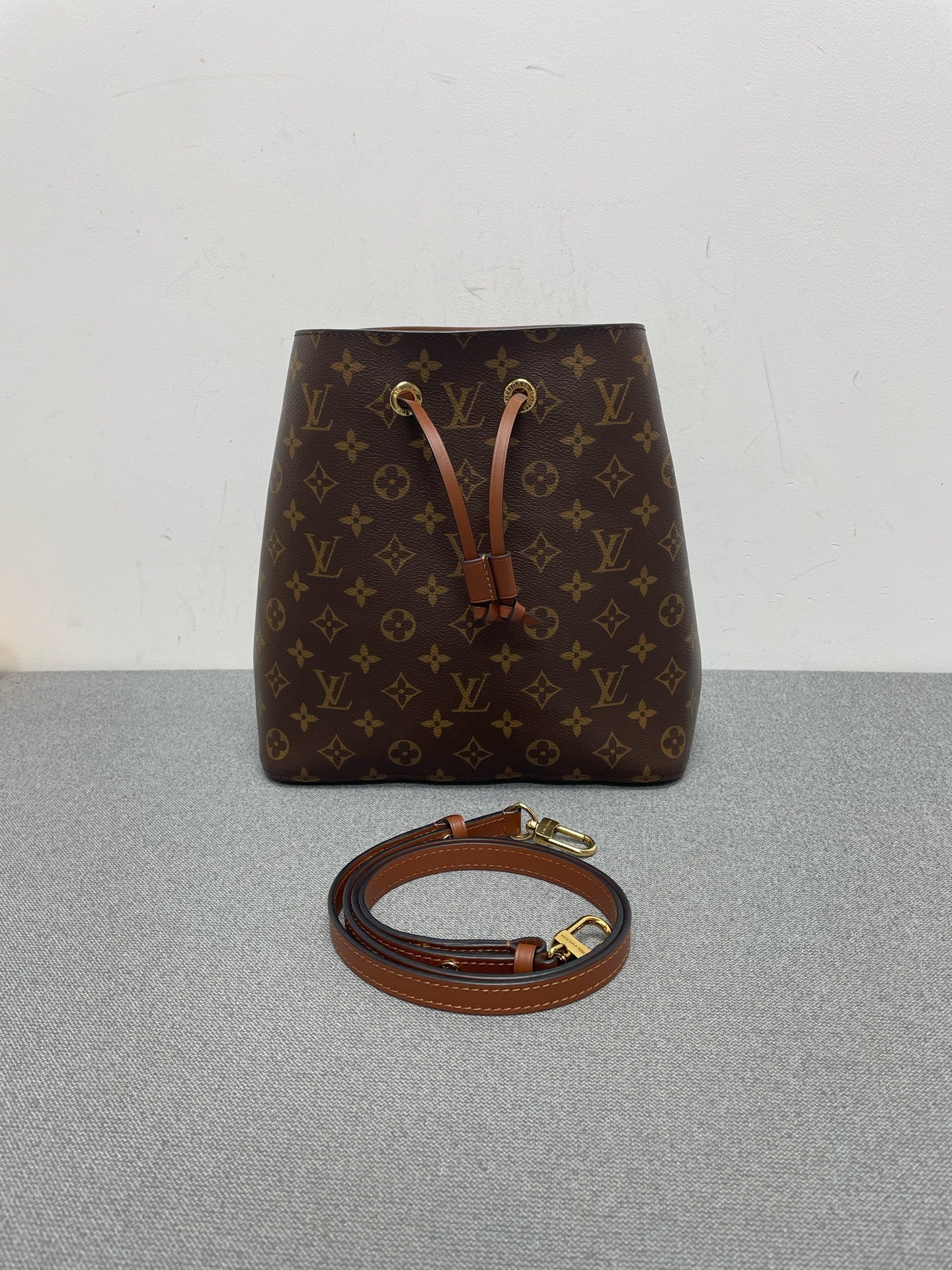Louis Vuitton - NeoNoe - Leather - Brown - (medium)