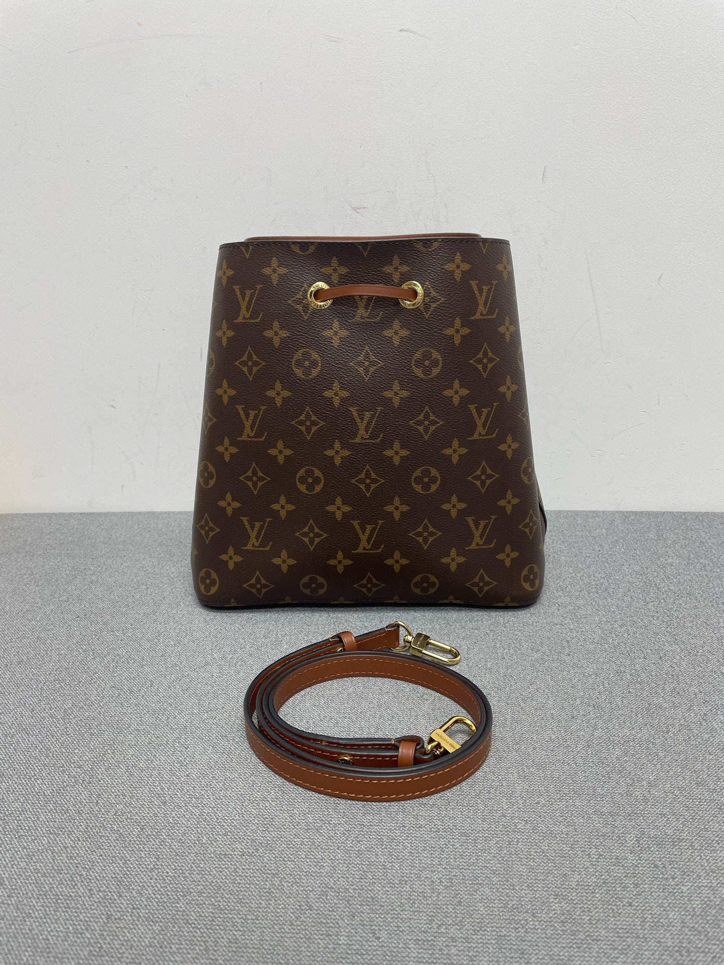 Louis Vuitton - NeoNoe - Leather - Brown - (medium)