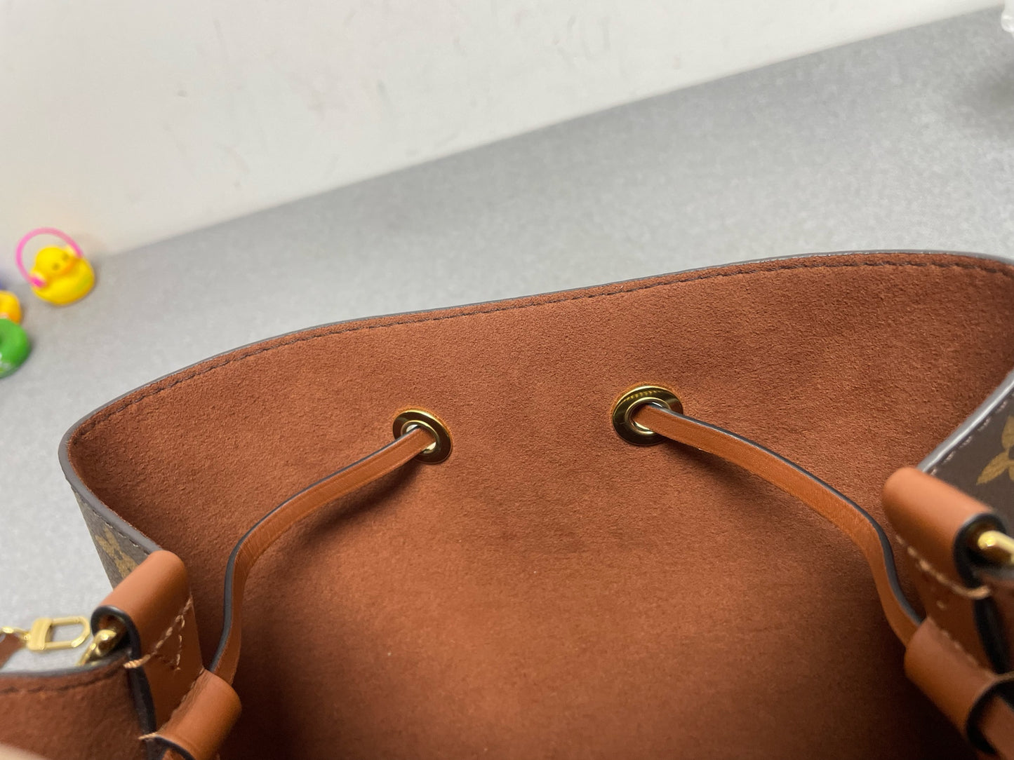 Louis Vuitton - NeoNoe - Leather - Brown - (medium)