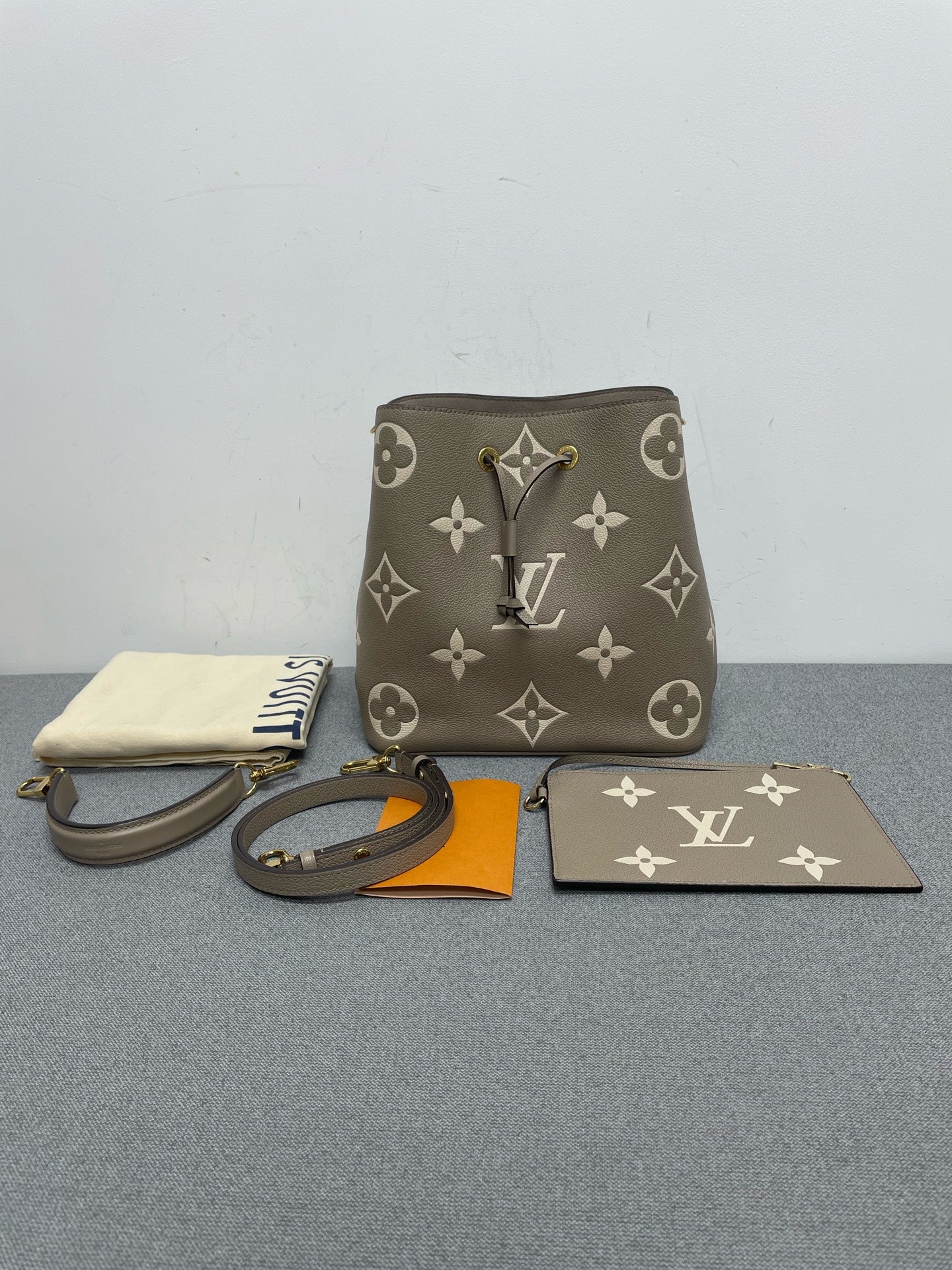 Louis Vuitton - NéoNoé - Leather - Grey - (medium)