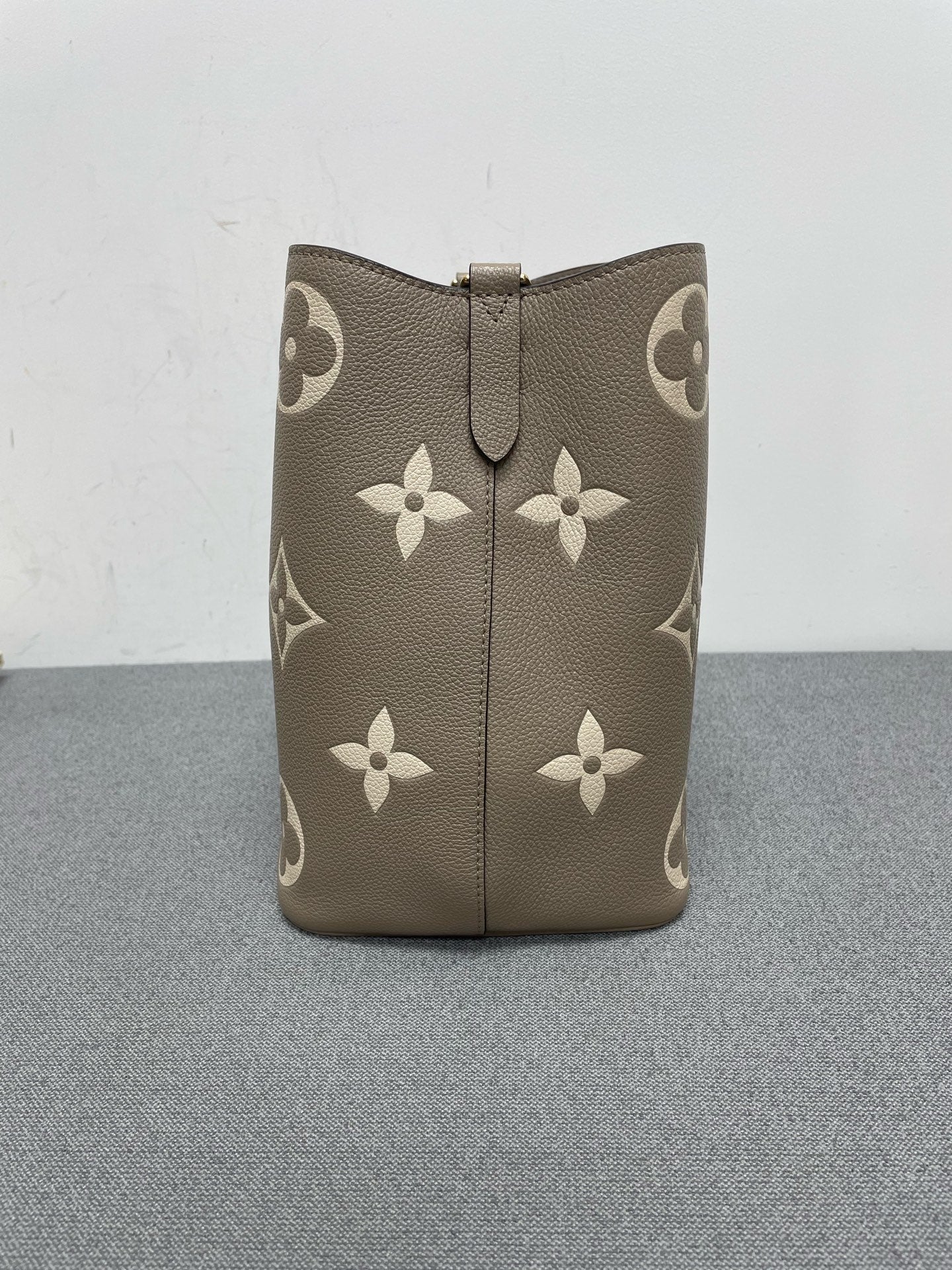Louis Vuitton - NéoNoé - Leather - Grey - (medium)