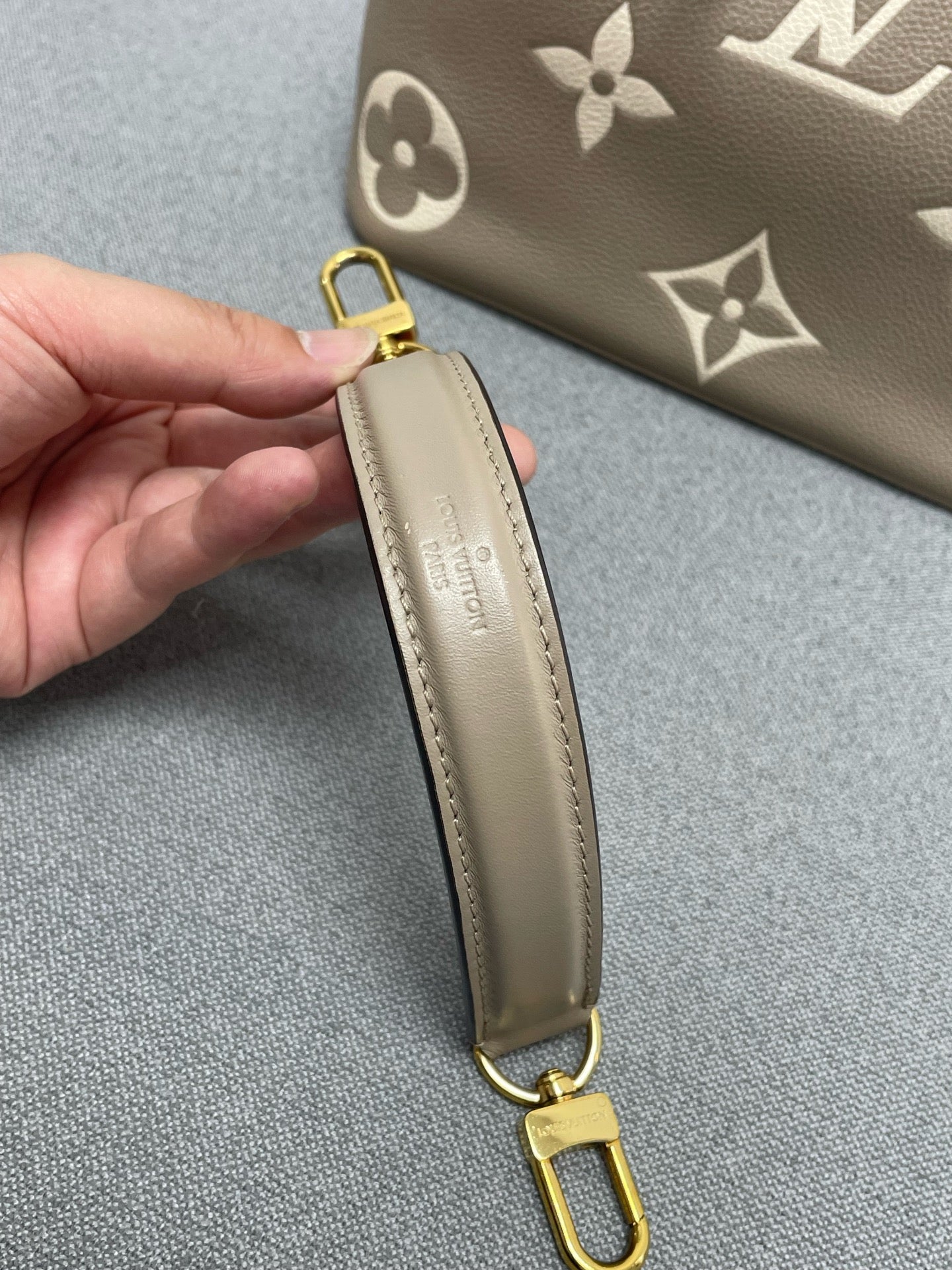 Louis Vuitton - NéoNoé - Leather - Grey - (medium)