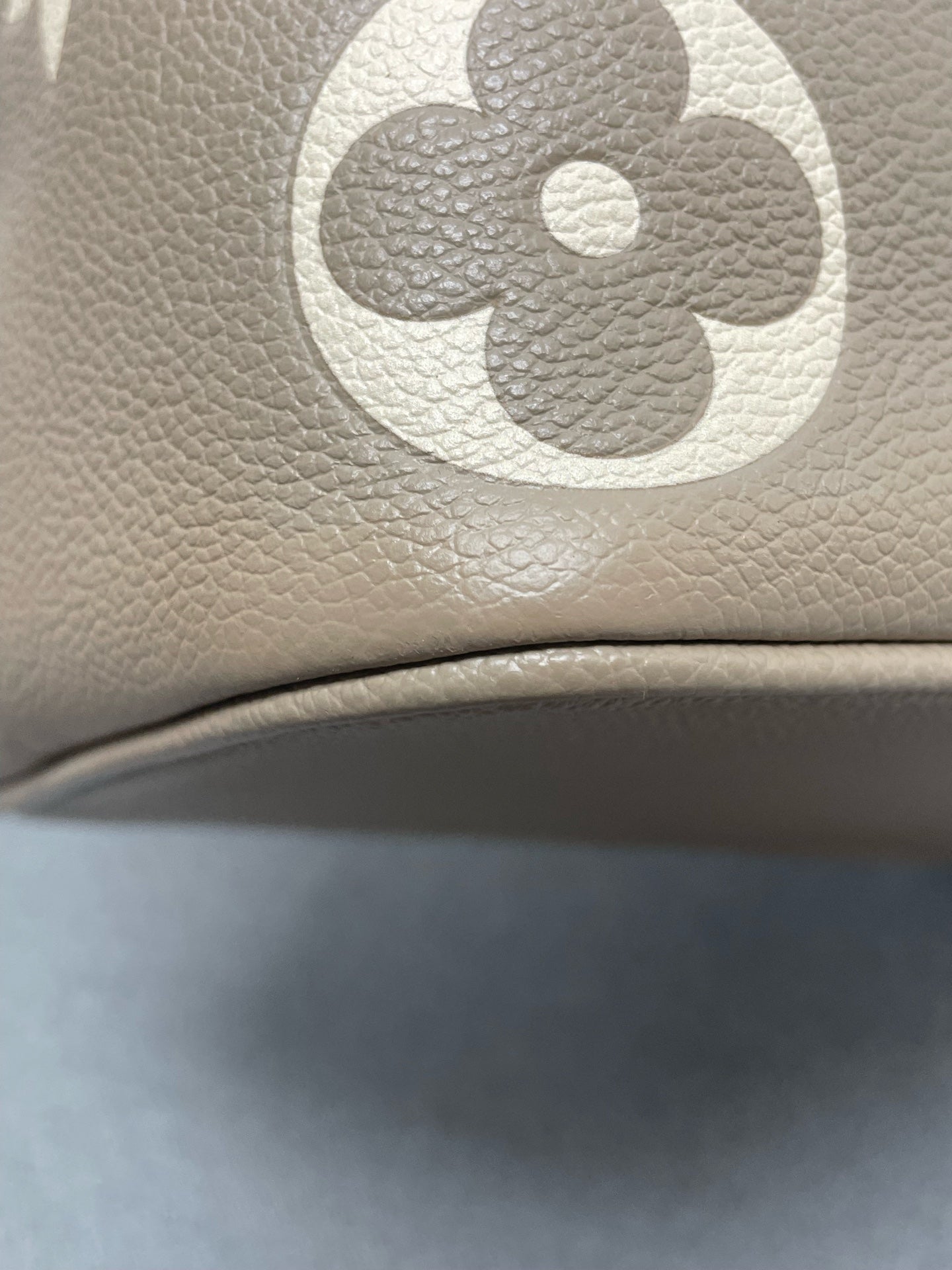 Louis Vuitton - NéoNoé - Leather - Grey - (medium)