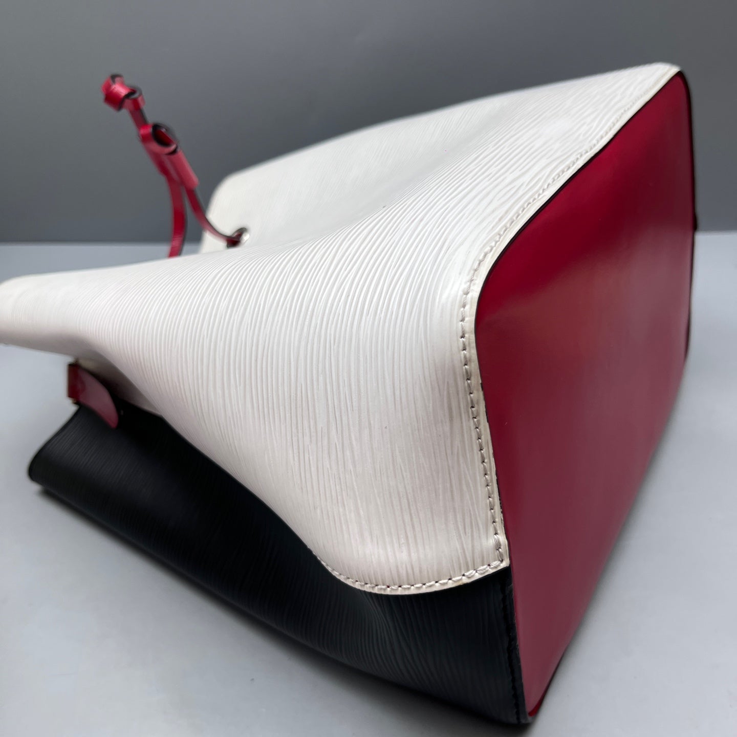 Louis Vuitton - NeoNoe - Leather - Multicolour - (medium)