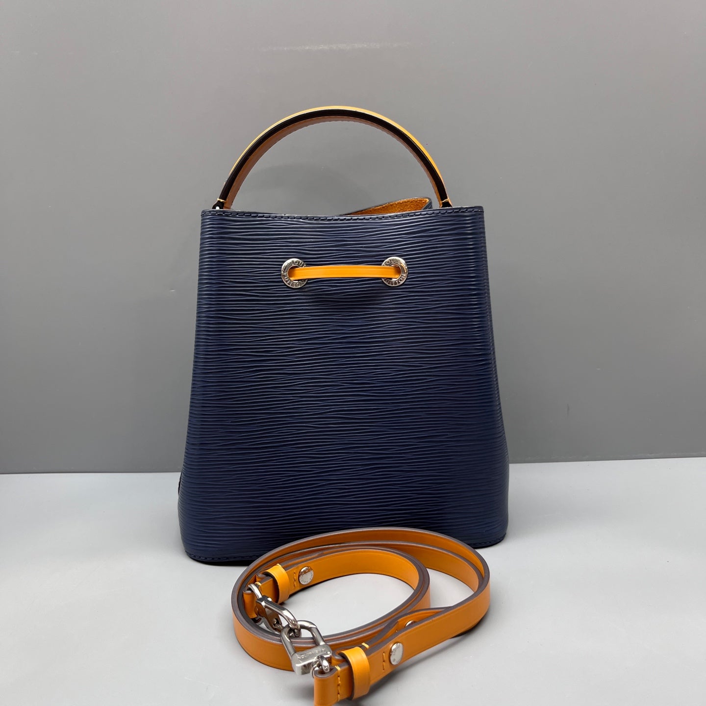 Louis Vuitton - NéoNoé - Leather - Multicolour - (mini)
