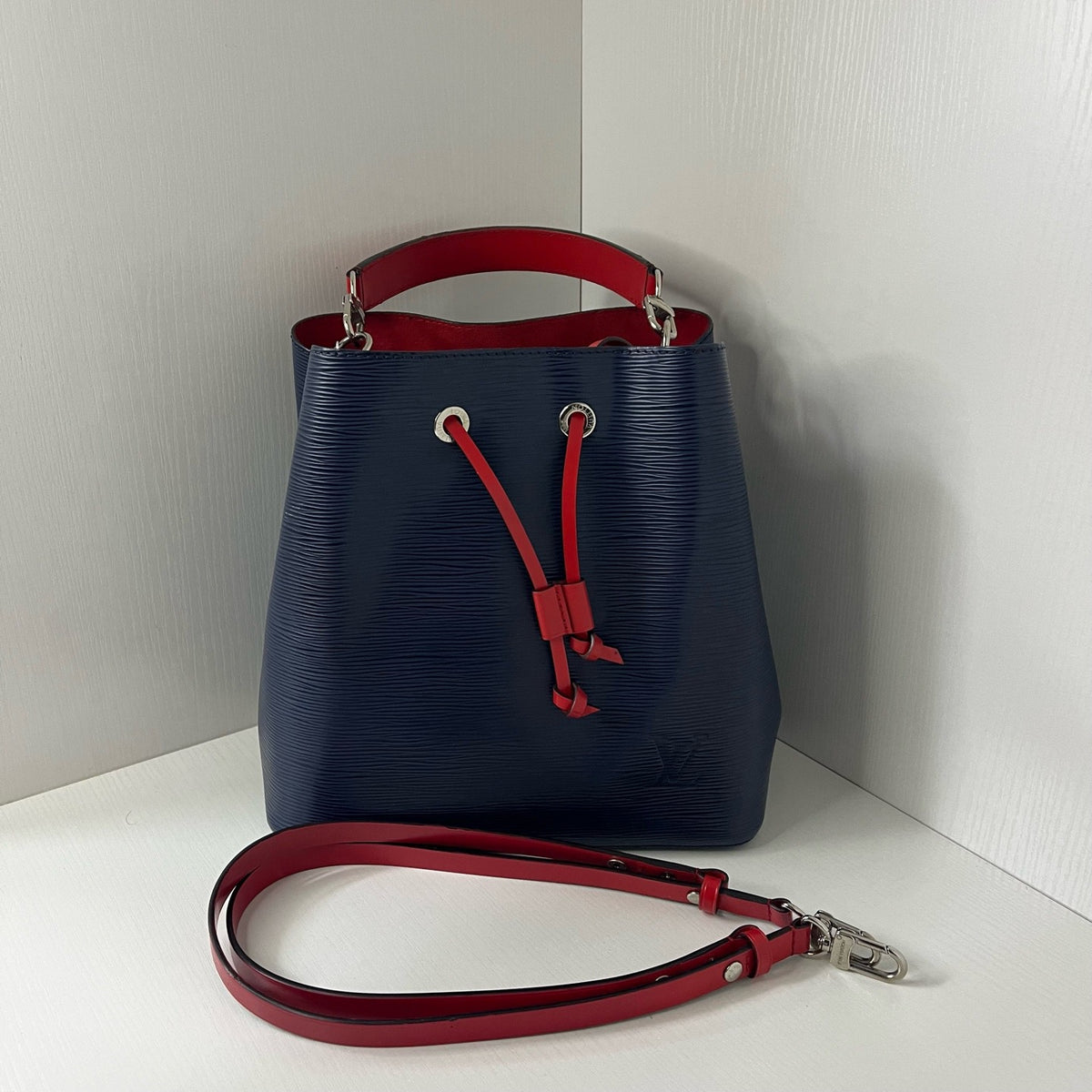 Louis Vuitton - NeoNoe - Leather - Navy - (medium)