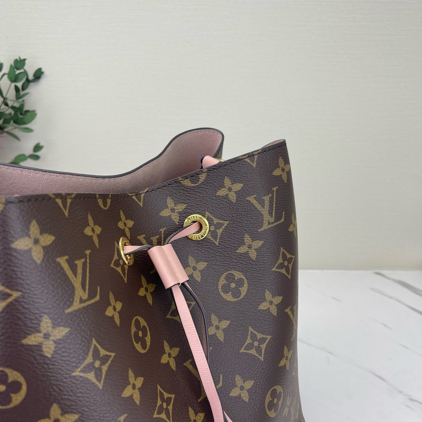 Louis Vuitton - NeoNoe - Leather - Pink - (medium)