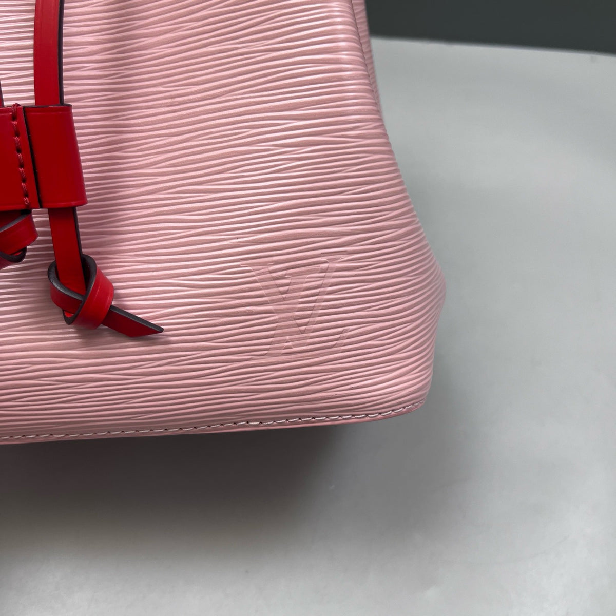 Louis Vuitton - NeoNoe - Leather - Pink - (small)