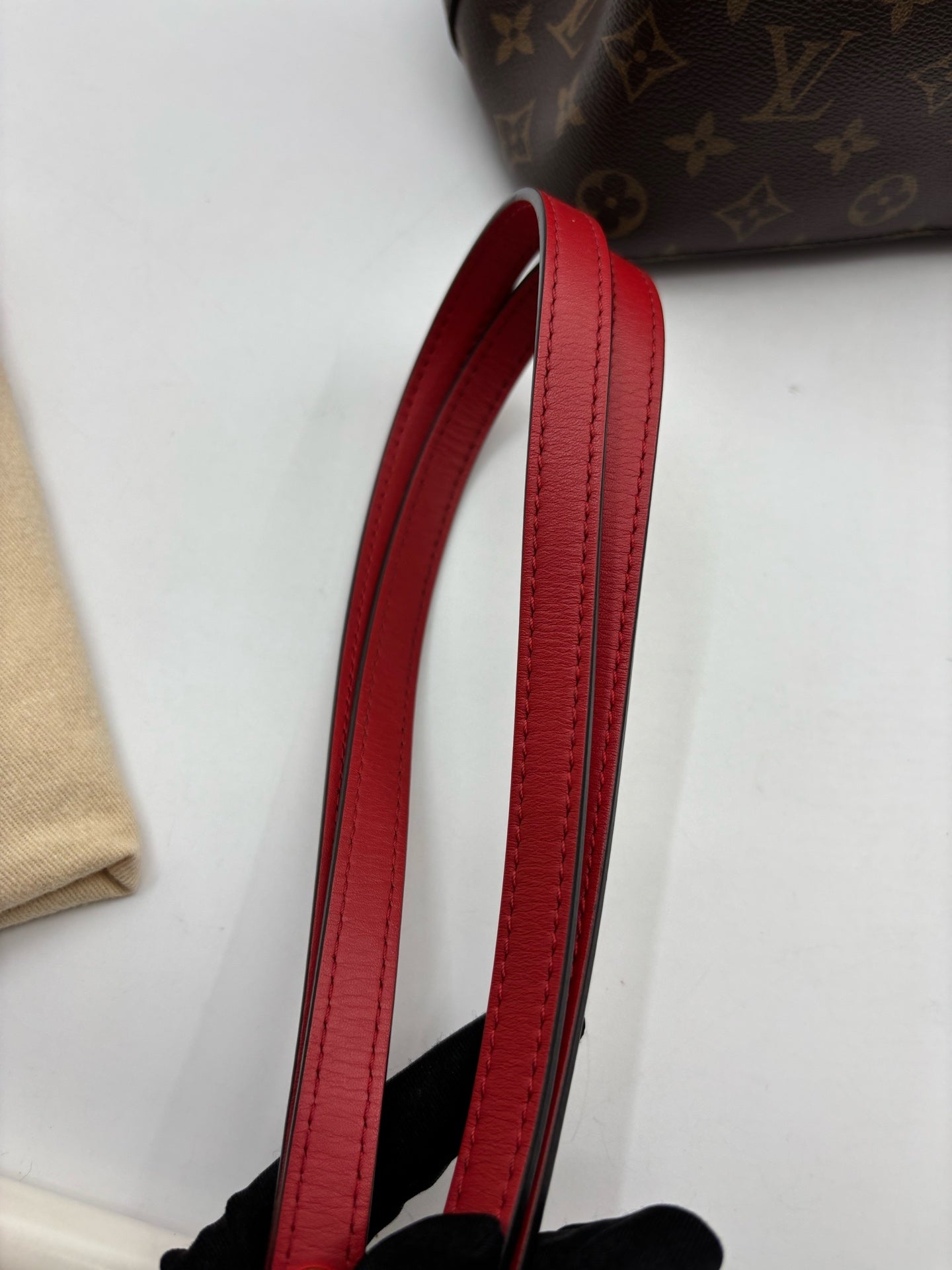 Louis Vuitton - NéoNoé - Leather - Red - (medium)