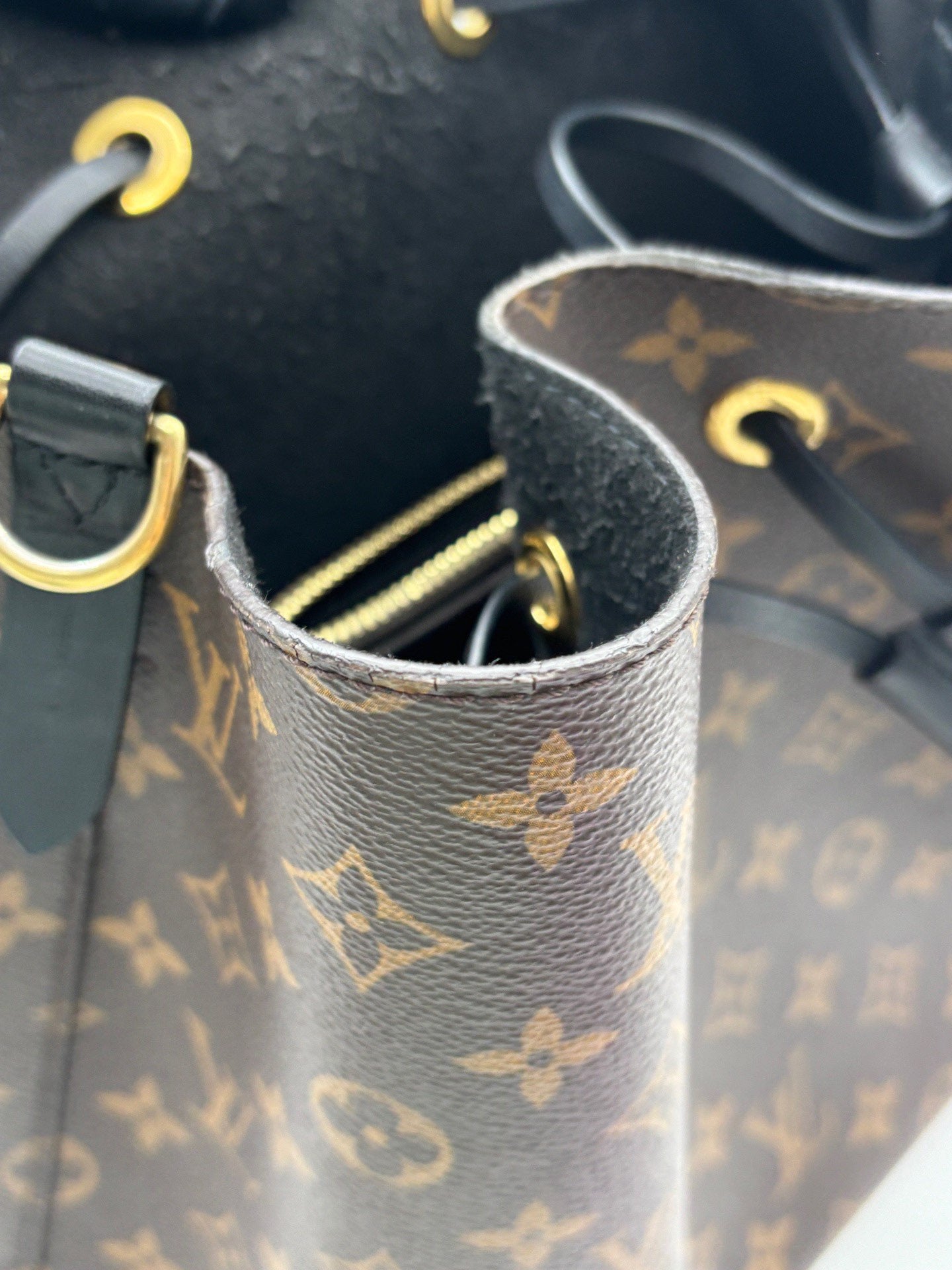 Louis Vuitton - NeoNoe MM - Monogram coated canvas with leather trim - Brown - (Medium)