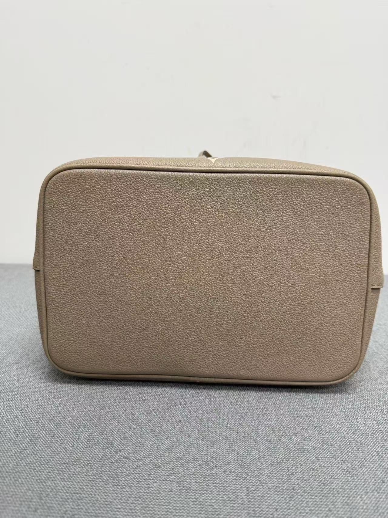 Louis Vuitton - NéoNoé MM - Monogram Empreinte Leather - Taupe / Elephant Grey with Cream Monogram - (Medium)